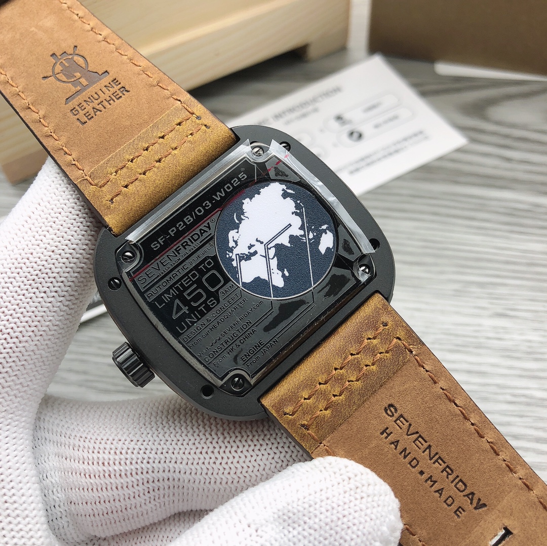 570 SEVENFRIDAY 型号P2B03