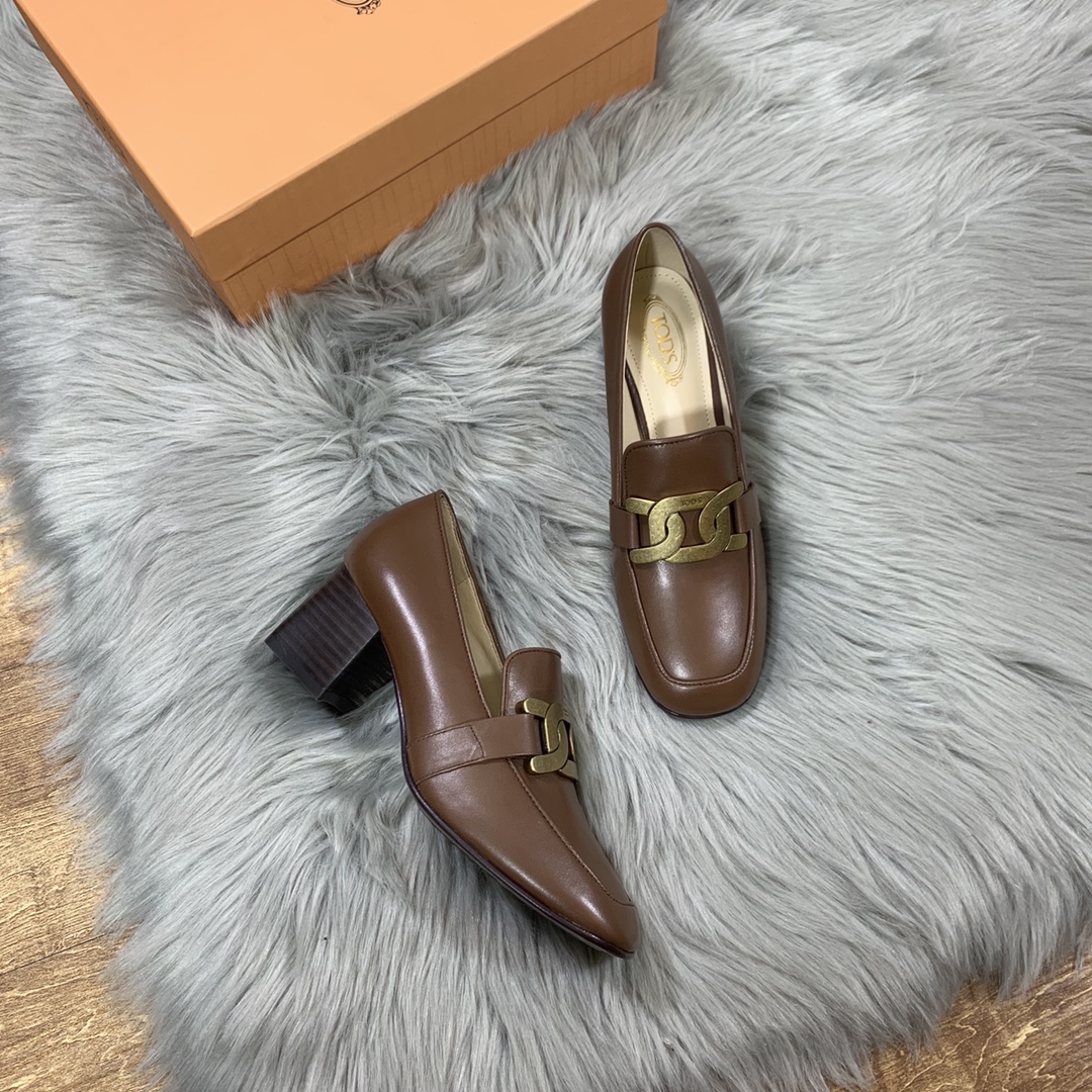 Tod’s Latest Comfortable Woman’s Shoes: Handcrafted Luxury with Retro Design Elements - 图片 2