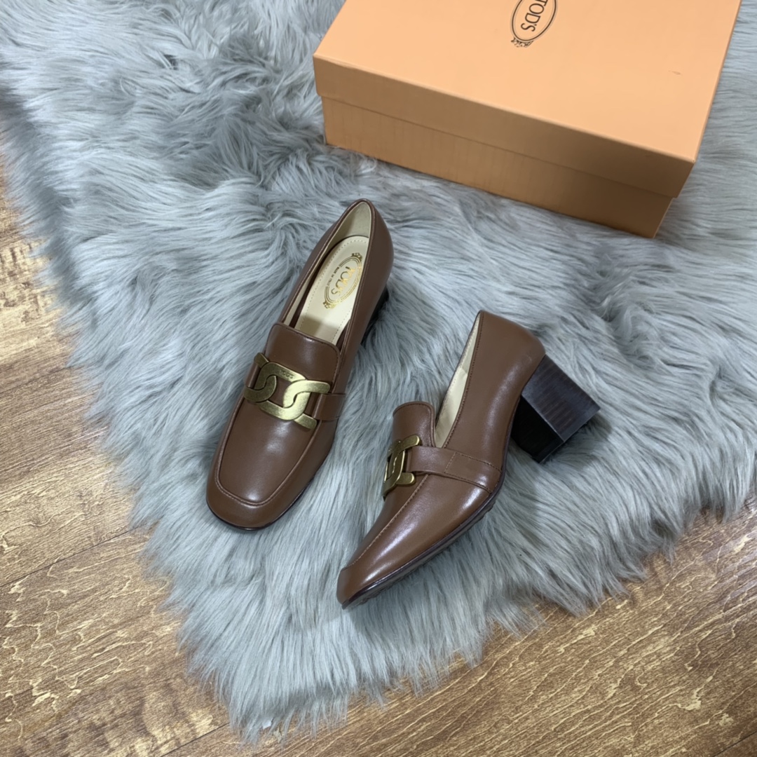 Tod’s Latest Comfortable Woman’s Shoes: Handcrafted Luxury with Retro Design Elements - 图片 4