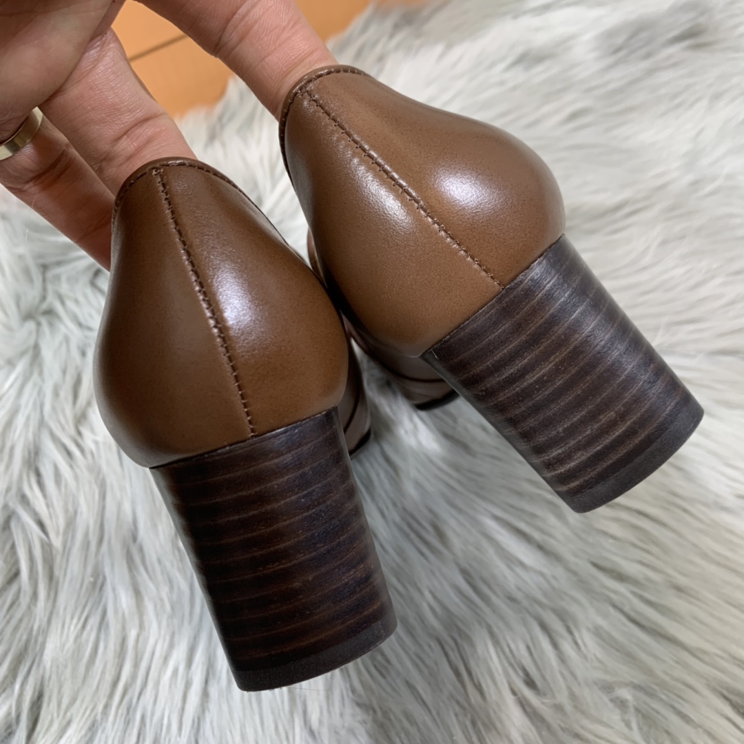 Tod’s Latest Comfortable Woman’s Shoes: Handcrafted Luxury with Retro Design Elements - 图片 8