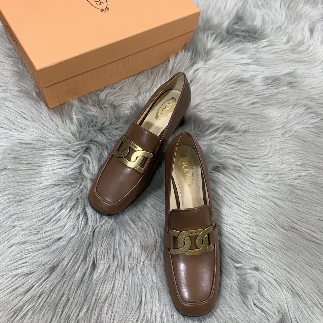 Tod’s Latest Comfortable Woman’s Shoes: Handcrafted Luxury with Retro Design Elements - 图片 1