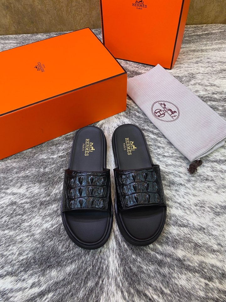NO:277324,Hermes store manager grandly recommends the latest summer [Thai crocodile belly] sandals, simple and fashionable, luxurious and atmospheric, gentlemanly demeanor, Baidu, casual and elegant 38/45; tire bottom is the highlight, wear-resistant and non-slip, absolutely suitable for you who know how to taste life!  , hermes19860909批 爱马仕 店长隆重推荐官网最新夏季【泰国鳄鱼肚皮】凉拖 简单时尚 奢华大气 绅士风度百度 休闲不失气质 38/45；轮胎大底是亮点 耐磨防滑 绝对适合懂得品味生活的您！,,hermes,Men's shoes