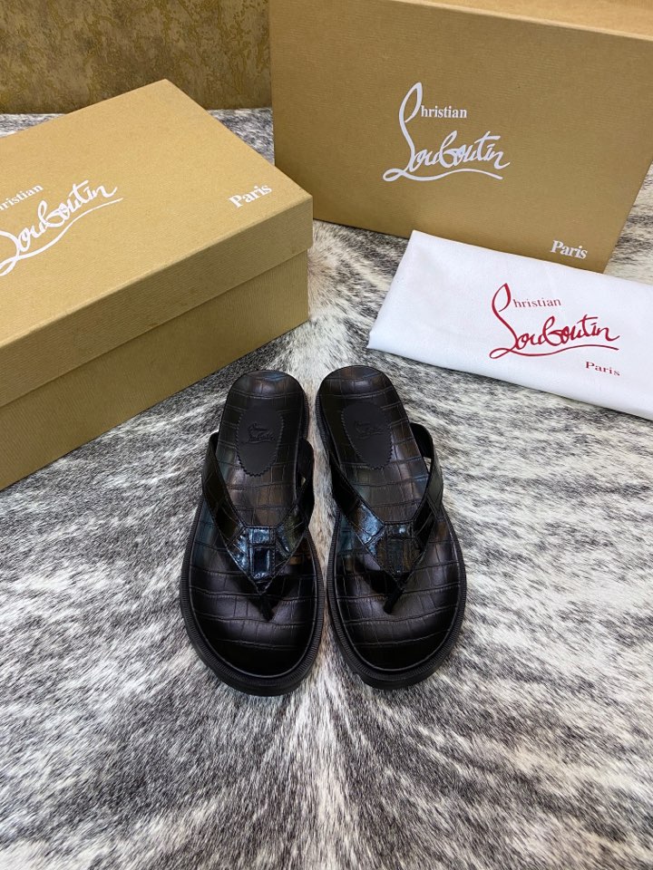 NO:351349,The store manager's grand recommendation is a new spring and summer product [Crocodile Sandrakes] Thai Siamese crocodile leather, counter quality, quality level, simple and fashionable, luxurious and atmospheric, gentlemanly style, Baidu, casual and elegant 38/45; tire bottom is the highlight, wear-resistant and non-slip, absolutely suitable for you who know how to taste life!  , crocodile skin19860909批【CL红底】店长隆重推荐 春夏新品【鳄鱼凉拖臻品】泰国暹罗鳄鱼皮 专柜精品 质量属精品级别 简单时尚 奢华大气 绅士风度百度 休闲不失气质 38/45；轮胎大底是亮点 耐磨防滑 绝对适合懂得品味生活的您！,,crocodile skin,Men's shoes