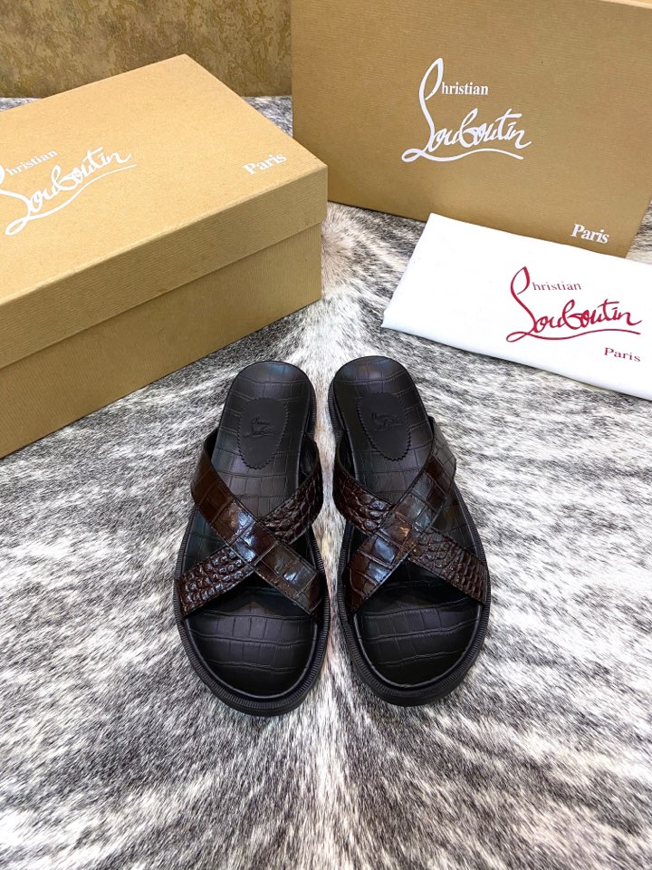 NO:272448,The store manager recommends this spring and summer new products [Crocodile Sandrafts] Thailand Siamese crocodile leather, counter quality, quality level, simple and fashionable, luxurious and atmospheric, gentlemanly style, Baidu, casual and elegant 38/45; tire bottom is the highlight, wear-resistant and non-slip, absolutely suitable for you who know how to taste life!  , crocodile skin19860909批【CL红底】店长隆重推荐今年春夏新品【鳄鱼凉拖臻品】泰国暹罗鳄鱼皮 专柜精品 质量属精品级别 简单时尚 奢华大气 绅士风度百度 休闲不失气质 38/45；轮胎大底是亮点 耐磨防滑 绝对适合懂得品味生活的您！,,crocodile skin,Men's shoes