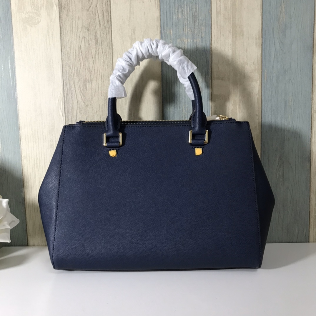 Michael Kors MK中号双拉链 杀手包 十字纹牛皮 单肩斜挎手提包 、 又奢华 令女人特质尽显 三隔层设计非常实用