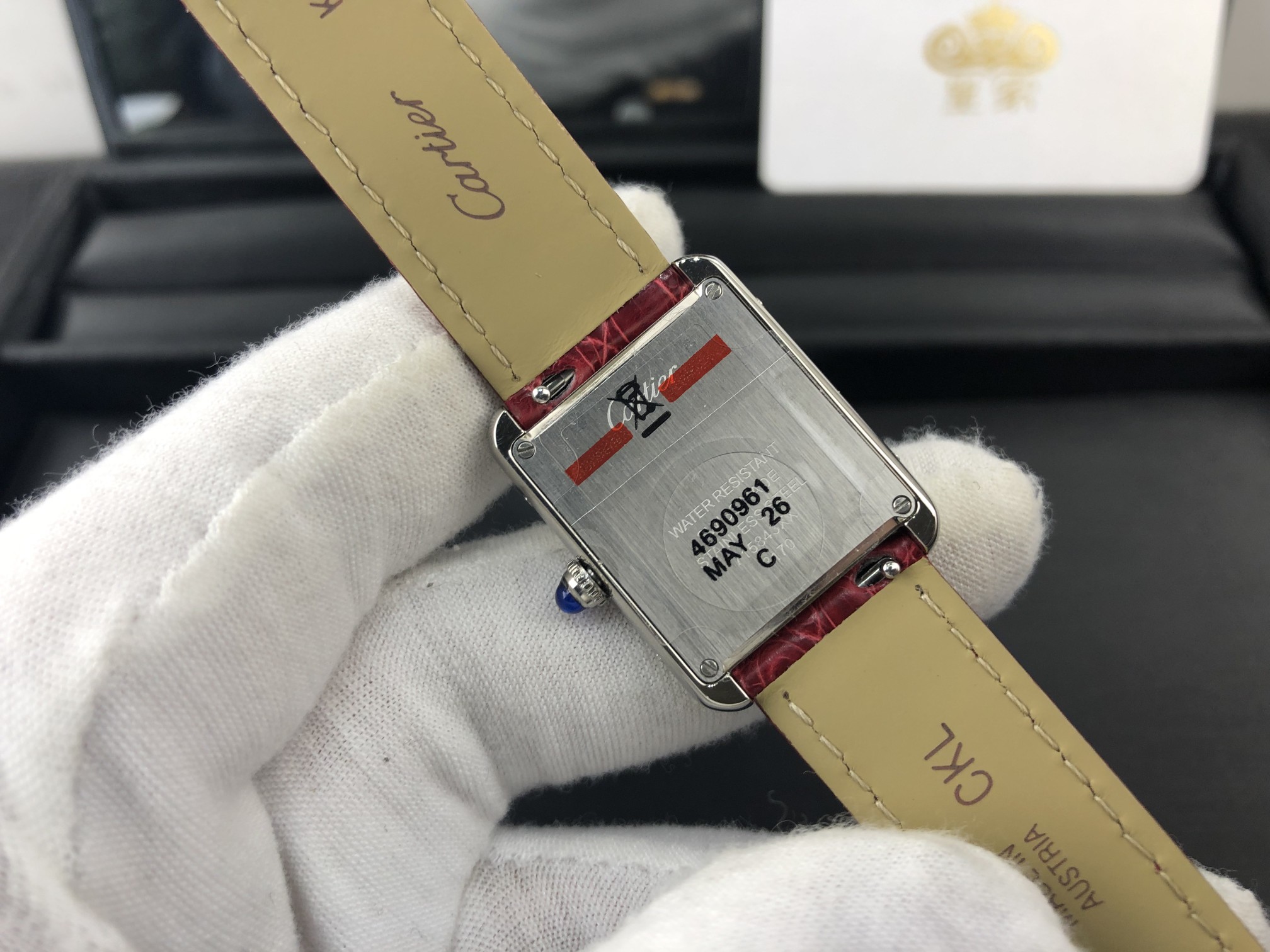 Cartier 皇家 卡地亚坦克系列女表搭配红色鳄鱼皮