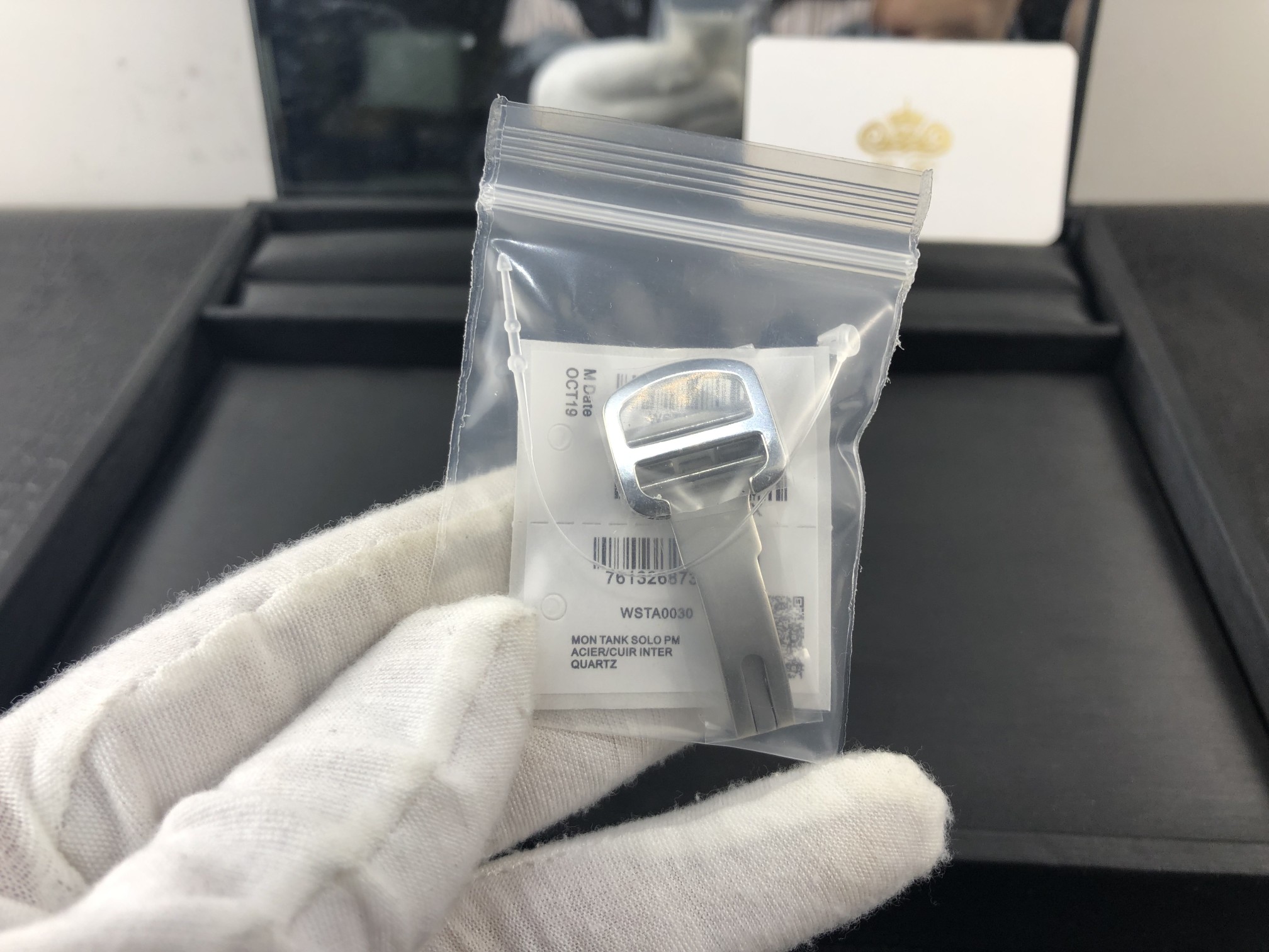 Cartier 皇家 卡地亚坦克系列女表搭配红色鳄鱼皮