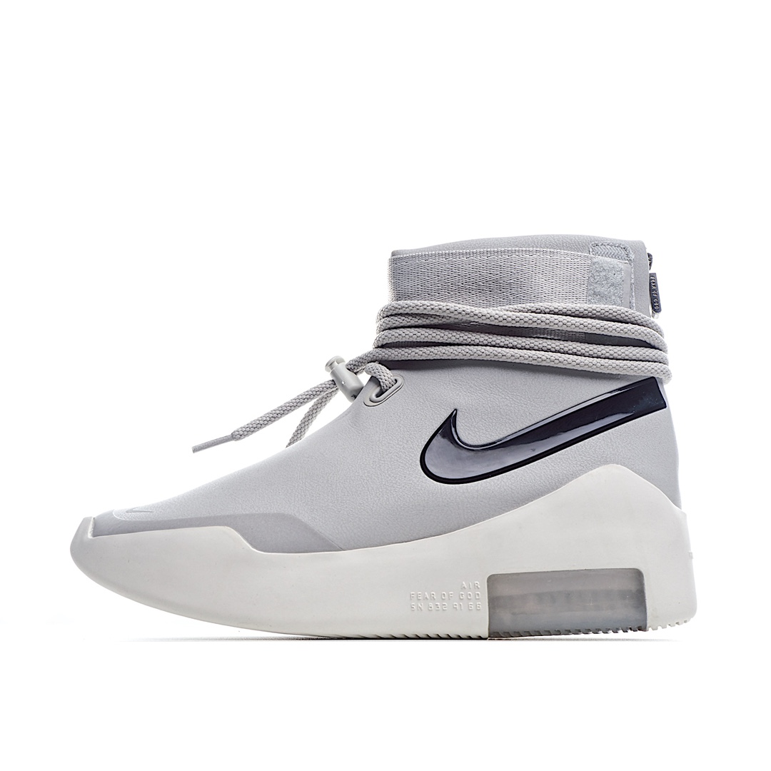 H5 Nike Air Fear OF God SA（Shoot AroundAT9915-002 上帝恐惧 3M反光鞋面 虽然 Fear of God设计师的另一款运动鞋是在篮球场上以表演为主打造的，但这对运动鞋适用于赛前和赛后的庆祝活动来自Air Fear of God 1的TPU完全被淘汰，有利于放置在侧板上的光滑Swoosh。系带肘节系带系统也已经重新加工，仅具有一个孔眼，其中粗绳系带用于缠绕脚踝。还增加了一款受Air Force 1 High启发的踝带。鞋跟采用双层叠层Zoom Air单元，是Lorenzo系列中两个搭配的另一个元素
