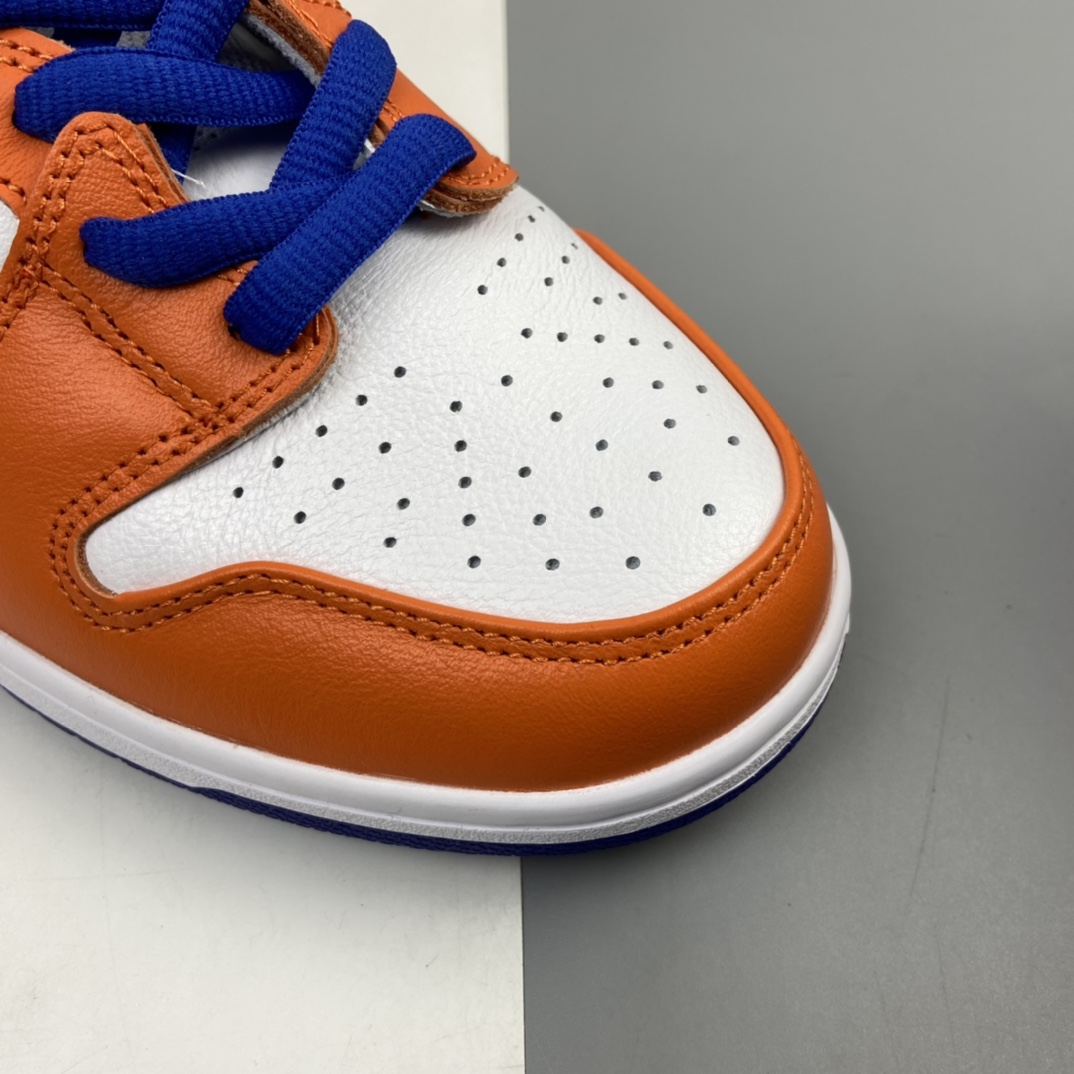 360 Nike SB Dunk High “Danny Supa”四大天王 白蓝橙 潮流高帮板鞋  AH0471-841  相较于普通的Dunk滑板鞋，改良版的Dunk SB加厚了鞋舌的填充，使舒适性大大提升，同时也更方便穿脱；中底部分则加入了脚感柔软舒适Zoom Air气垫，有效吸收滑板等极限运动在落地时带来的冲击力，为街头运动者们提供更好的保护。 尺码：36 36.5 37.5 38 38.5 39 40 40.5 41 42 42.5 43 44 44.5 45 46