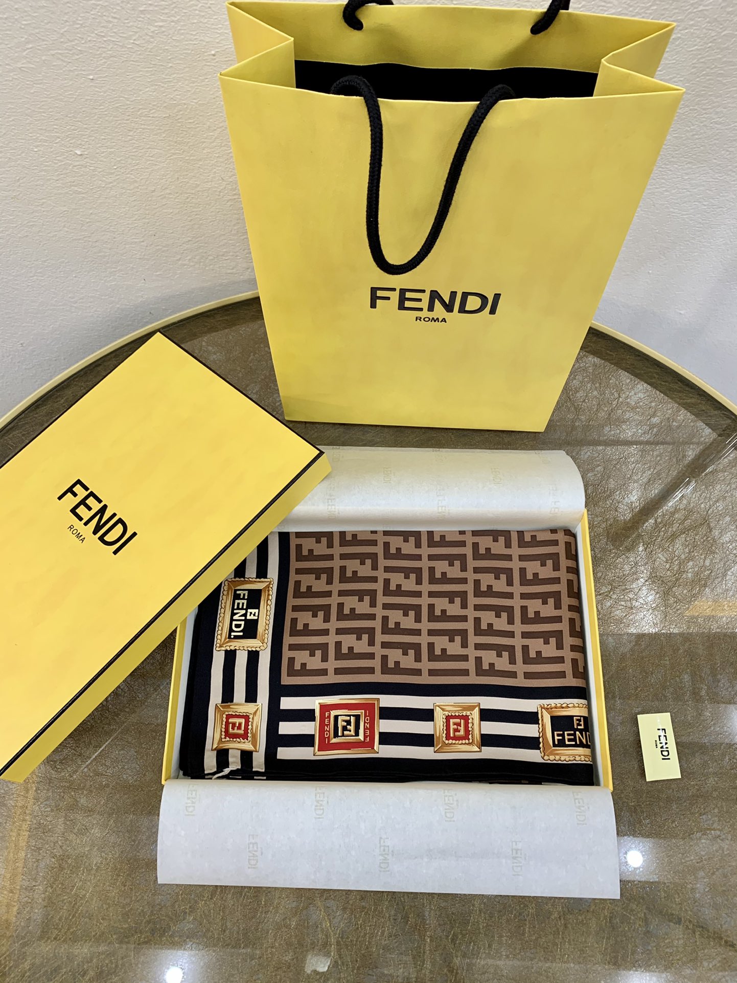 FENDI芬迪新款100%真丝丝巾