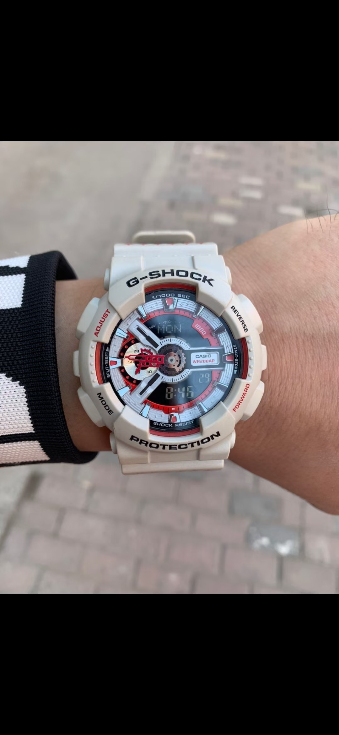 E0   Casio 卡西欧 CASIOG-SHOCK ga110系列-最高 主要功能：45度自动抬手灯、防震防水、世界时间、倒计时、闹铃、间歇响报、日历。