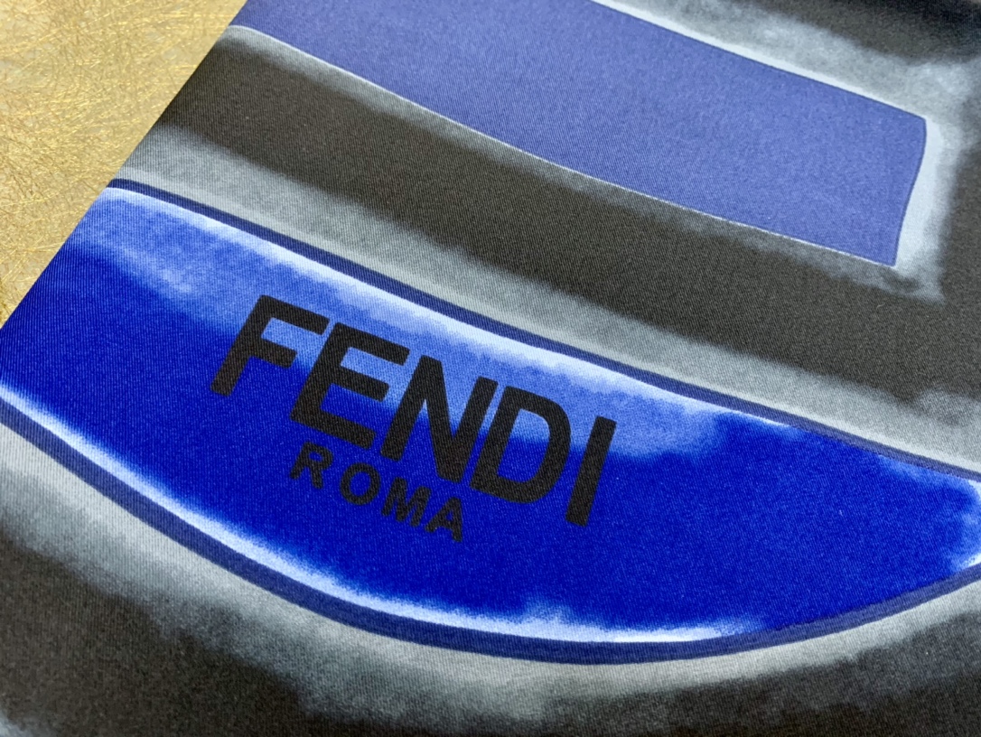 FENDI芬迪100%进口真丝围巾