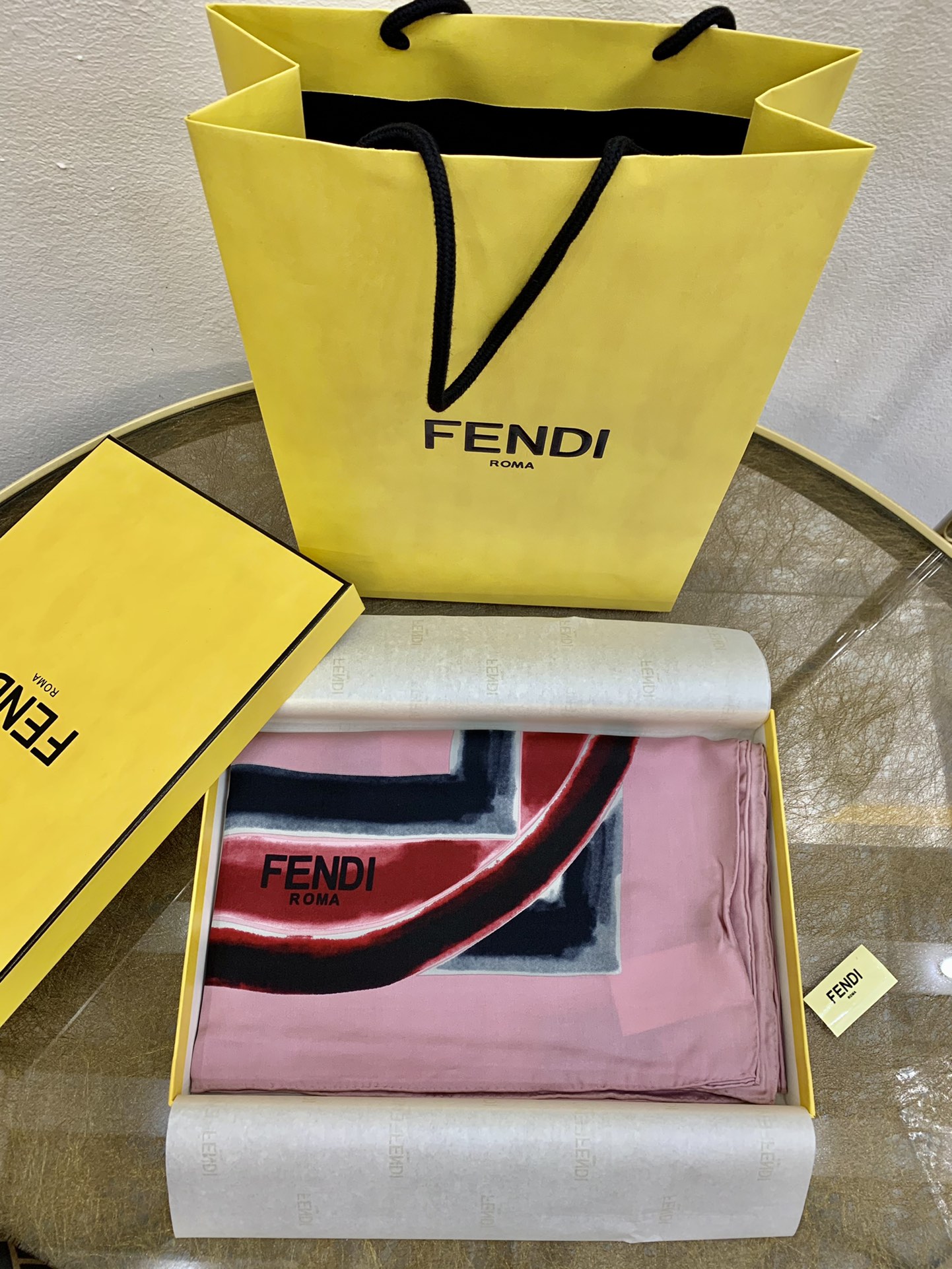 FENDI芬迪100%进口真丝围巾