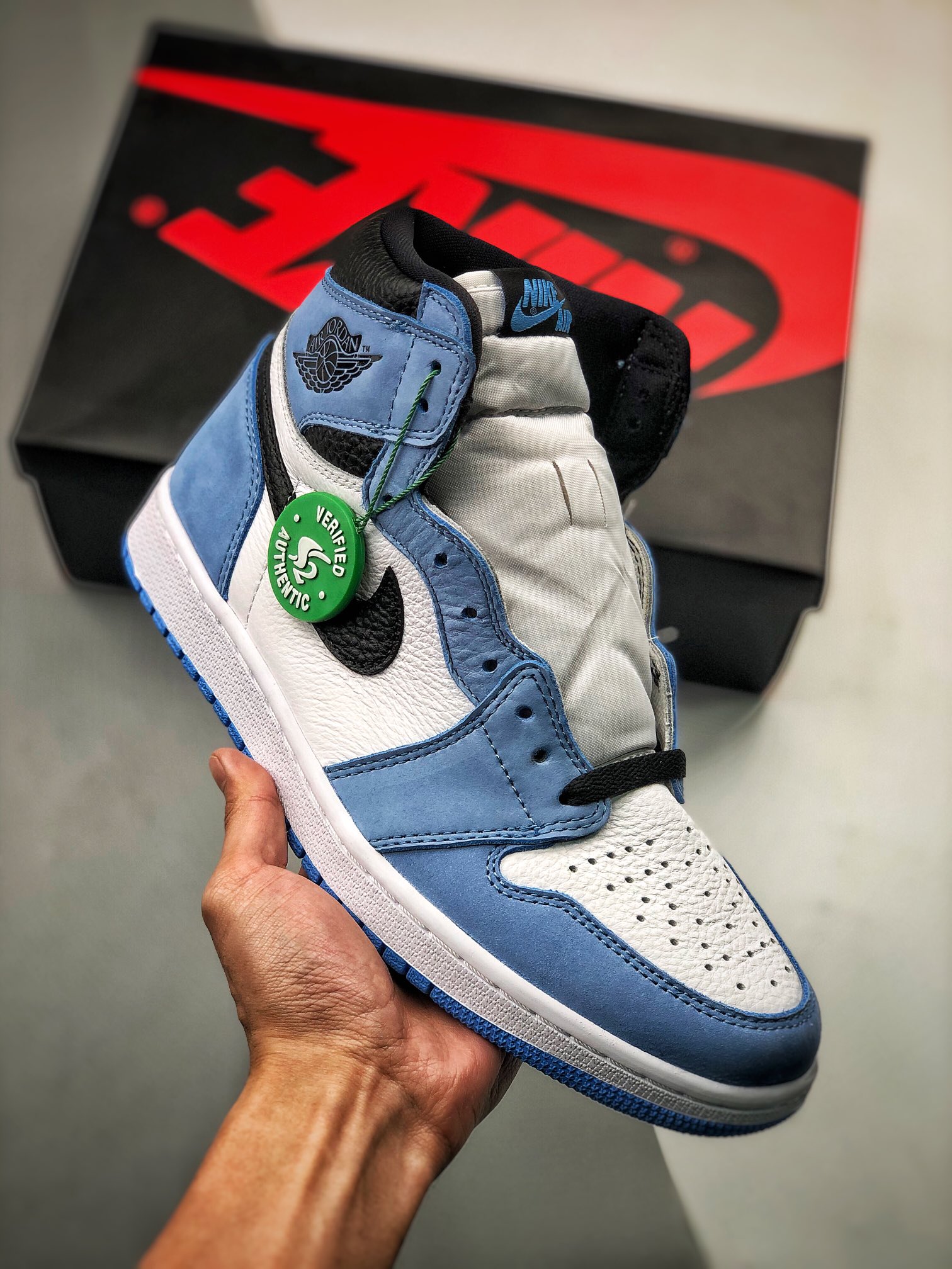 S2 puramente original, alcanzando la cima de nuevo 💪🏻 Air Jordan 1 High "University Blue" color azul universidad, núm…