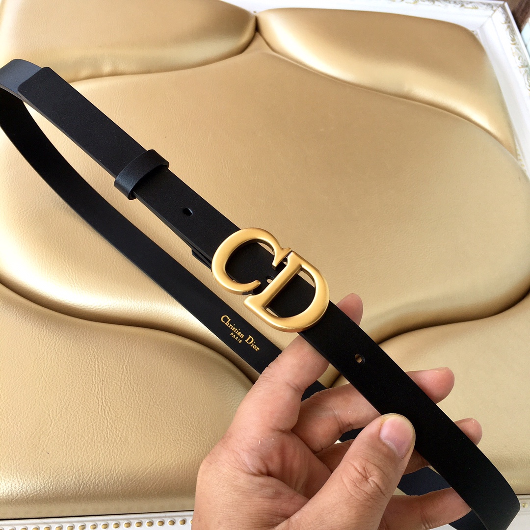 迪·奥 2.0CM女款专柜在售爆款 👏👏👏 感谢客户反馈实拍图，顶级货 自己看细节 2.0CM 3.0C