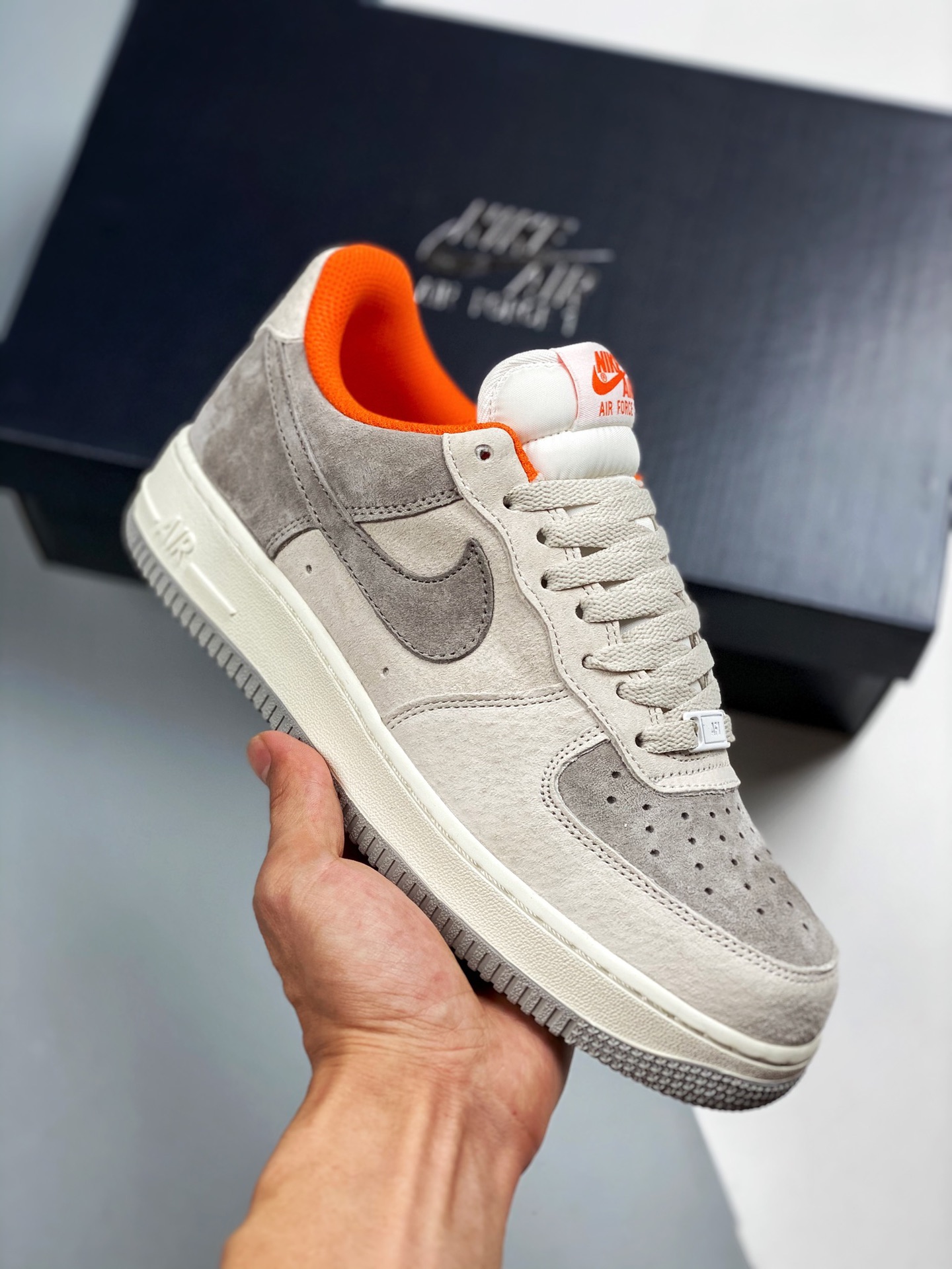 Air Force1' 07 gris y rojo, horma y cartón originales, forma auténtica de la Fuerza Aérea, enfocado en el canal de come…