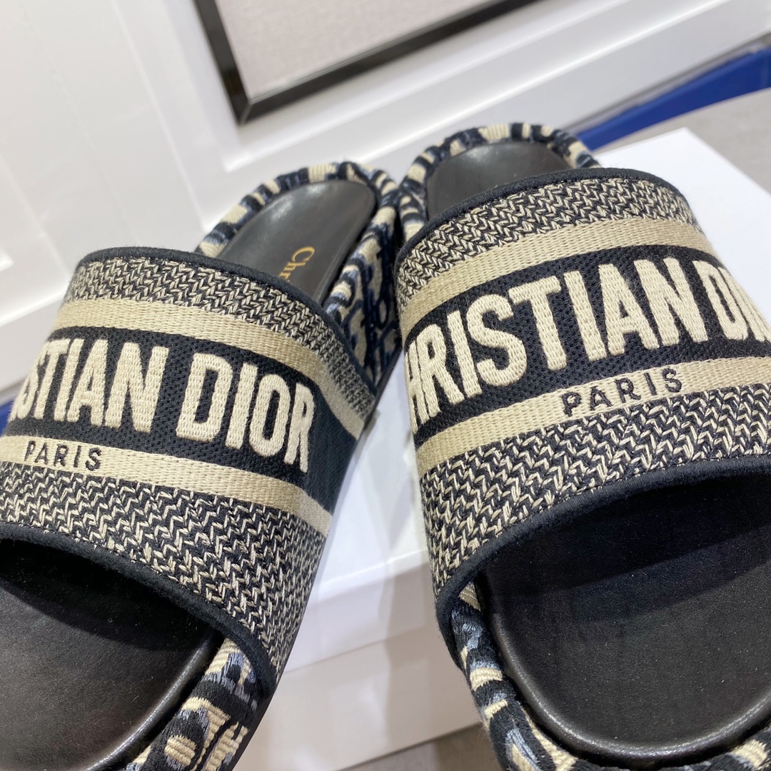 Dior Dio*r迪奥〰 Dway系列〰 厚底松糕老花刺绣拖鞋