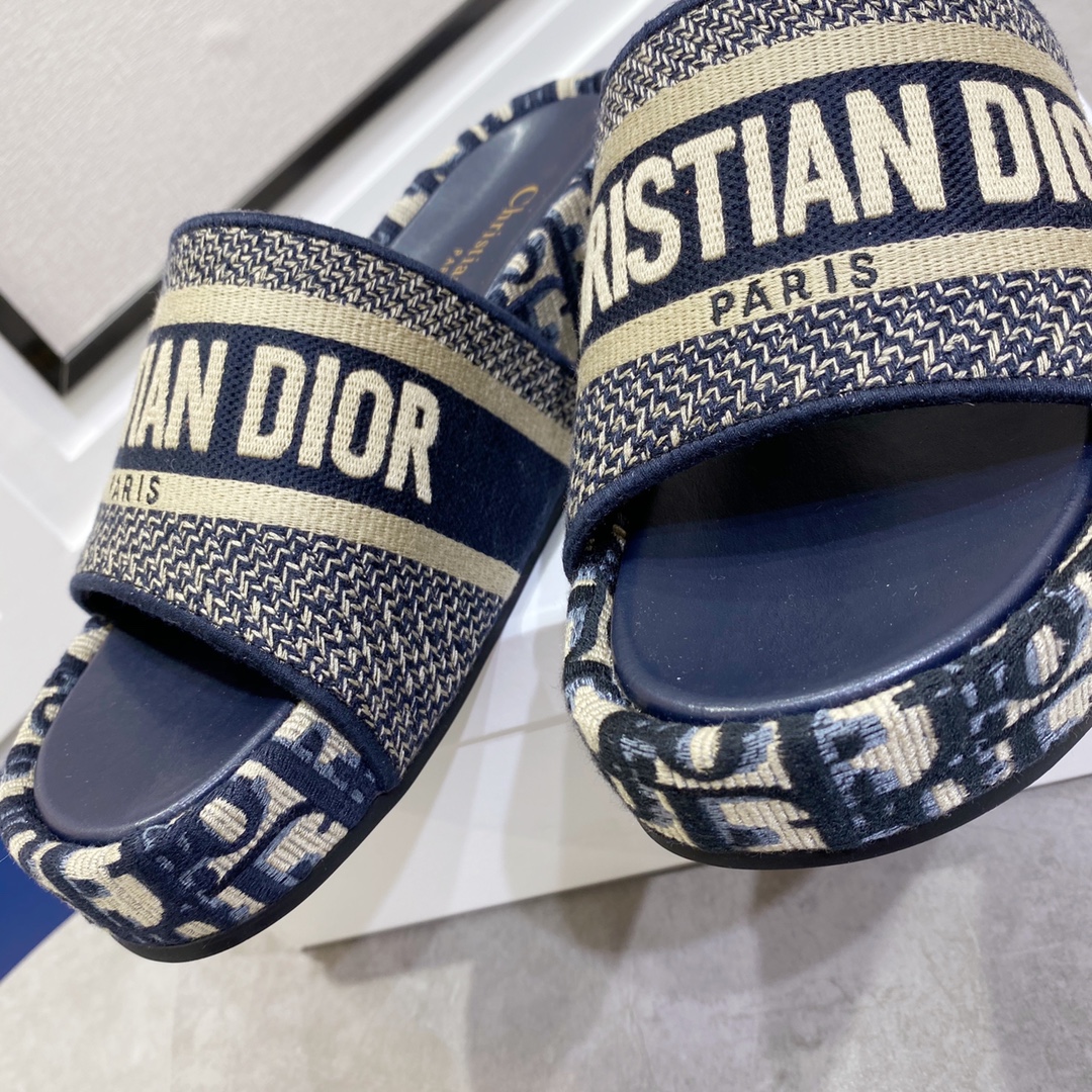 Dior Dio*r迪奥〰 Dway系列〰 厚底松糕老花刺绣拖鞋