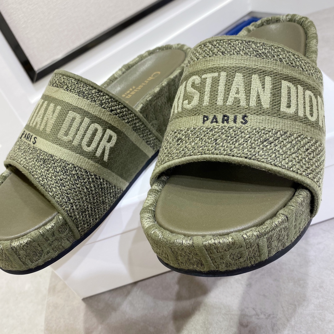 Dior Dio*r迪奥〰 Dway系列〰 厚底松糕老花刺绣拖鞋