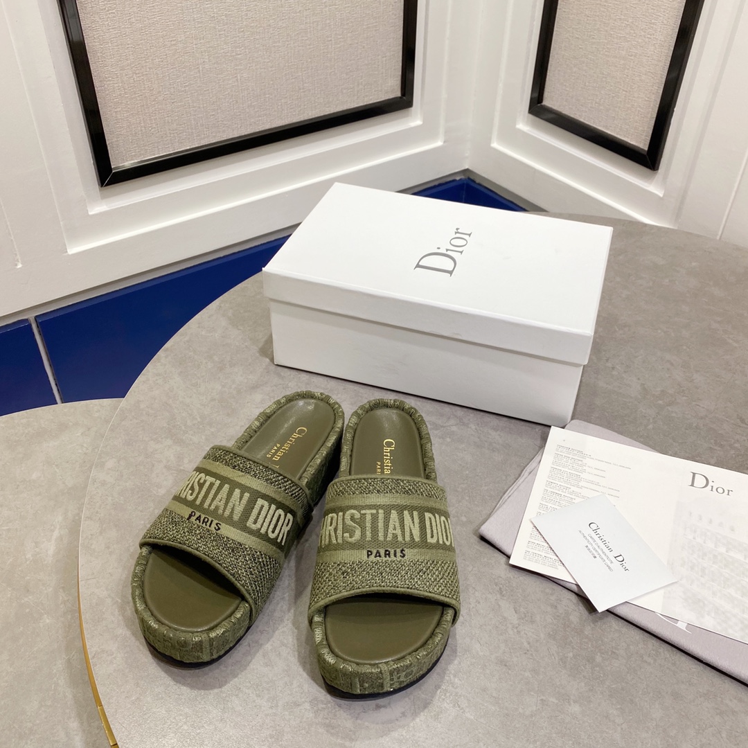Dior Dio*r迪奥〰 Dway系列〰 厚底松糕老花刺绣拖鞋