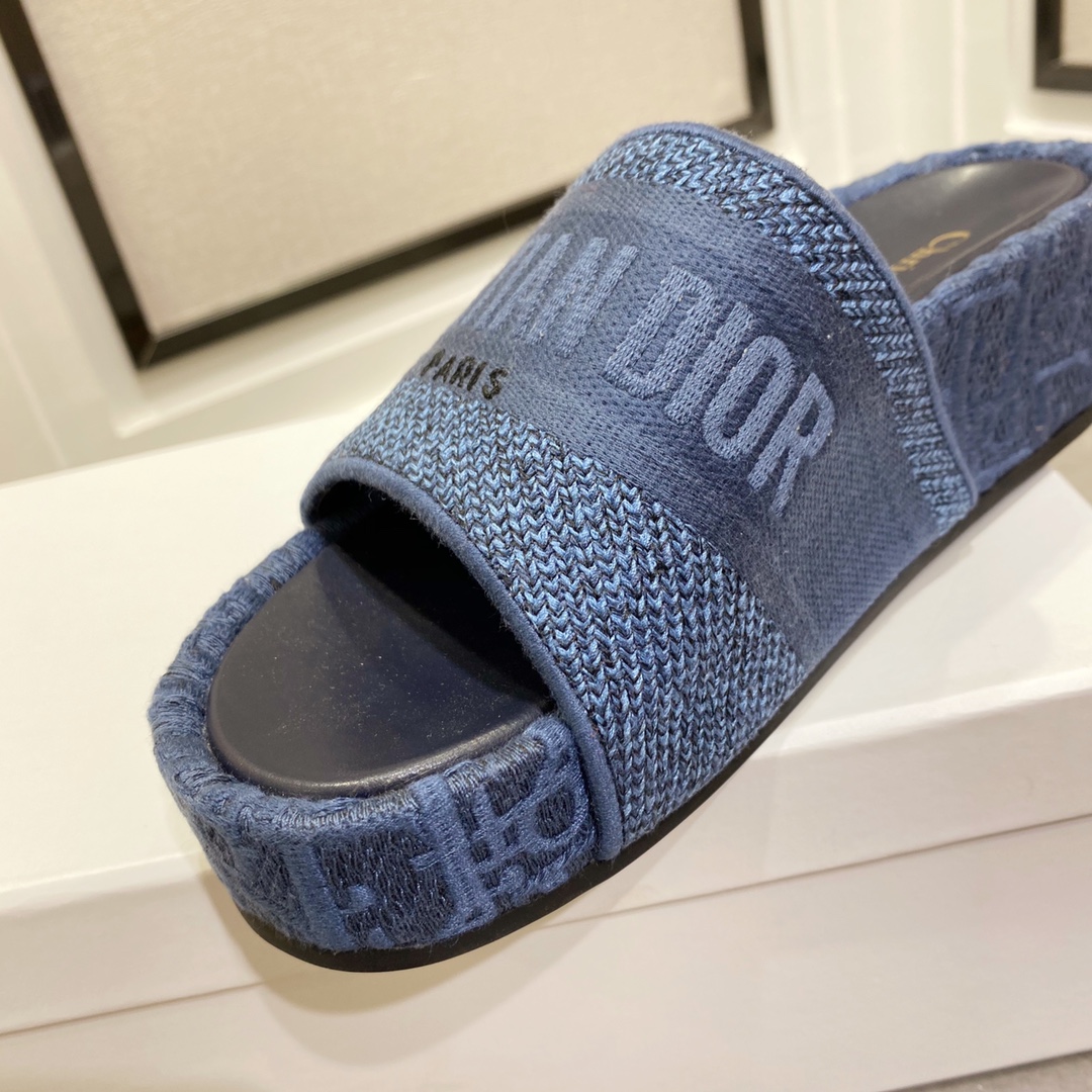 Dior Dio*r迪奥〰 Dway系列〰 厚底松糕老花刺绣拖鞋