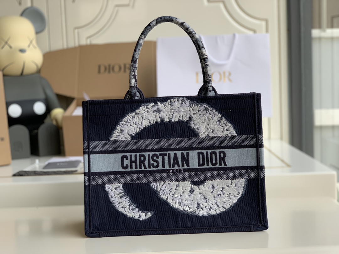 Zimbabwe Top Mass: Dior’s Latest Color Shopping Bag Collection