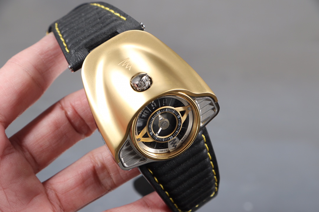 NO:741771,Diamond Azimuth/The latest and most sci-fi watch. This timepiece universe represents speed and precision, suitable for those who pursue speed and passion. Azimuth relaxes with the wind and fights against the wind, bursting out the ultimate track passion, inspired by the subversive work of classic cars. Take this Azimuth car series timepiece and go chasing the wind together. The unique case profile design is derived from the curves of the retro Porsche 911. The eye-catching dial is similar to a racing speedometer, and the time function is relatively simple.  It is not a very complicated watch. The main thing is that the workmanship is individual. It is decorated with two vents. The case is made of 316L polished stainless steel and is made of one-piece sandblasting PVD technology. The processing is extremely difficult. Therefore, the labor price is a little expensive. Of course, such a good case must be matched with an imported mechanical movement, and the time stability is naturally unquestionable.  The brand mark GT003 engraved on the entire watch is clear and lively, and the energy storage of this watch is 36 hours of power. It has the shape of a sports car as advertised, and also has the power of a sports car. The entire watch scale is 50mmx54mm, and it is magnificent. The leather strap is like a crocodile gill, showing domineering and style. It is 30 meters waterproof for daily use. It is an Azim watch worth owning.19860909钻 阿兹姆/ 最新最科幻的腕表 这个时计宇宙代表了速度和精确度,适合那些追求速度与激情的人.阿兹姆 顺风而弛,逆风迎战,迸发极致赛道激情,灵感源于经典汽车的颠覆性之作. 带上这款Azimuth汽车系列时计,一起去追风吧. 独特外壳轮廓设计来源于复古保时捷911炫耀的曲线.醒目表盘类似赛车计速器,时间功能还是比较简单的. 并不是一款非常复杂的腕表,主要是做工显得个性.装饰两个通风口,表壳采用316L抛光不锈钢材质一体成型,喷砂PVD工艺,加工难度极高.所以工价也是稍微有一点点小贵的,当然这么好的外壳,当然要搭配进口机械机芯,时间稳定度自然不容置疑,整体表款篆刻品牌标GT003清晰明快,而且这款腕表的储能是36小时的动力,一贯如宣传一样拥有跑车的造型,亦有跑车的动力.整表尺50mmx54mm,大气斐然.鳄鱼腮一样皮革表带,彰显霸气与格调,30米生活防水,值得拥有的阿兹姆手表.,,Watch