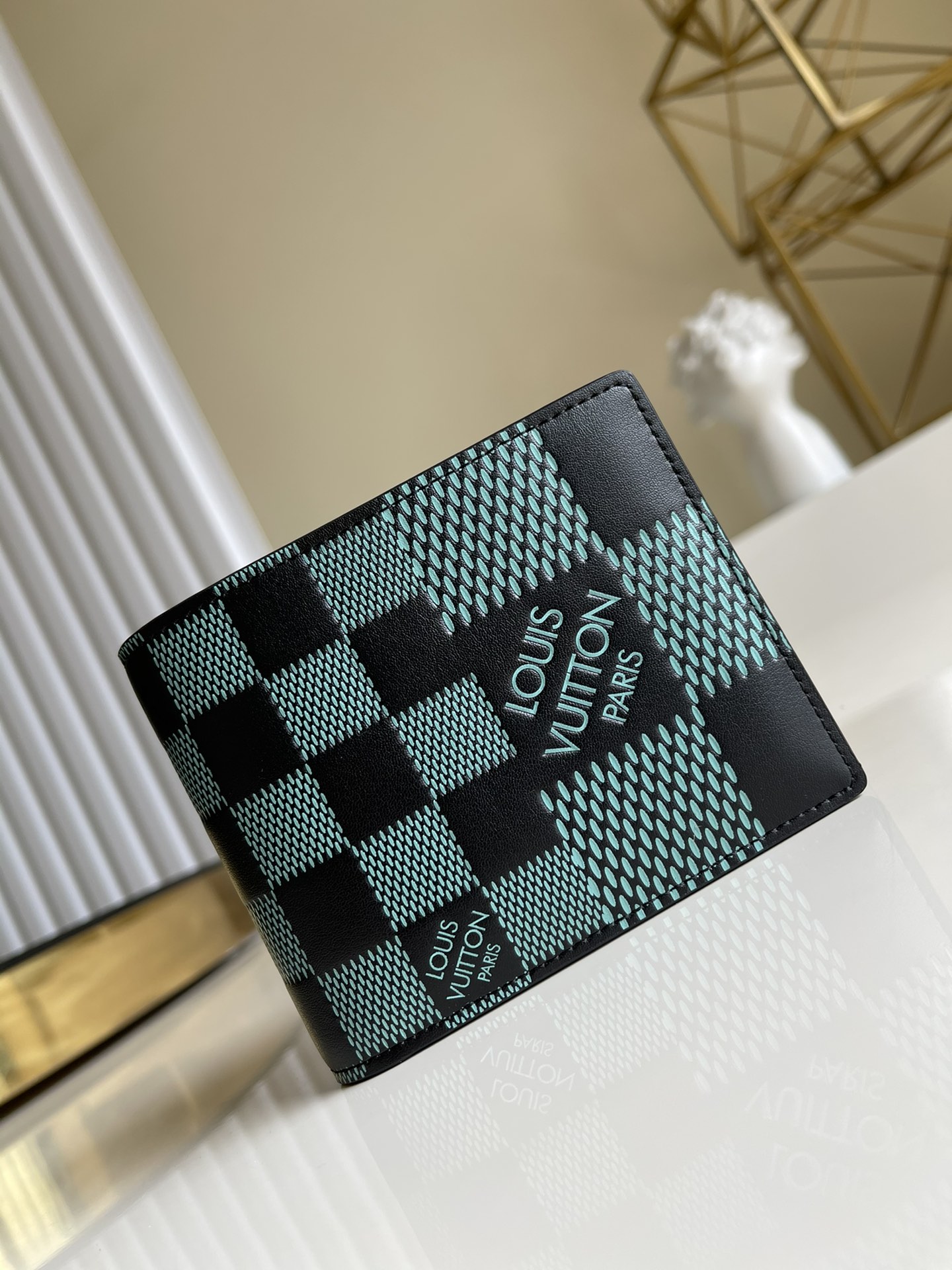 NO:396498,【Exclusive real photo N60434】Green Grid MULTIPLE Wallet This new Multiple wallet is designed with different sizes of checks, and is made of Damier Graphite three-dimensional canvas. It uses colorful and bright navy blue to reinterpret the Louis Vuitton logo pattern in a contemporary style. The design is clever, with multiple compartments for cash and banknotes, as well as five credit card mezzanines. It is most suitable for Damier enthusiasts who like small and practical wallets. 11.5 x 9 x 1.5 cm a.,LV [original leather],louis vuitton,louis vuitton19860909【独家实拍N60434】绿格 MULTIPLE 錢包這款全新Multiple錢包設計揉合不同大小的格紋,選用Damier Graphite立體帆布打造,採用繽紛亮麗的海軍藍色,以當代風格重新演繹路易威登標誌圖案.設計巧妙,備有多個可放置現金及紙幣的隔層,以及五個信用卡夾層,最適合喜歡小巧實用錢包的Damier愛好者.11.5 x 9 x 1.5 cm a.,LV【原厂皮】,louis vuitton,louis vuitton,Bag