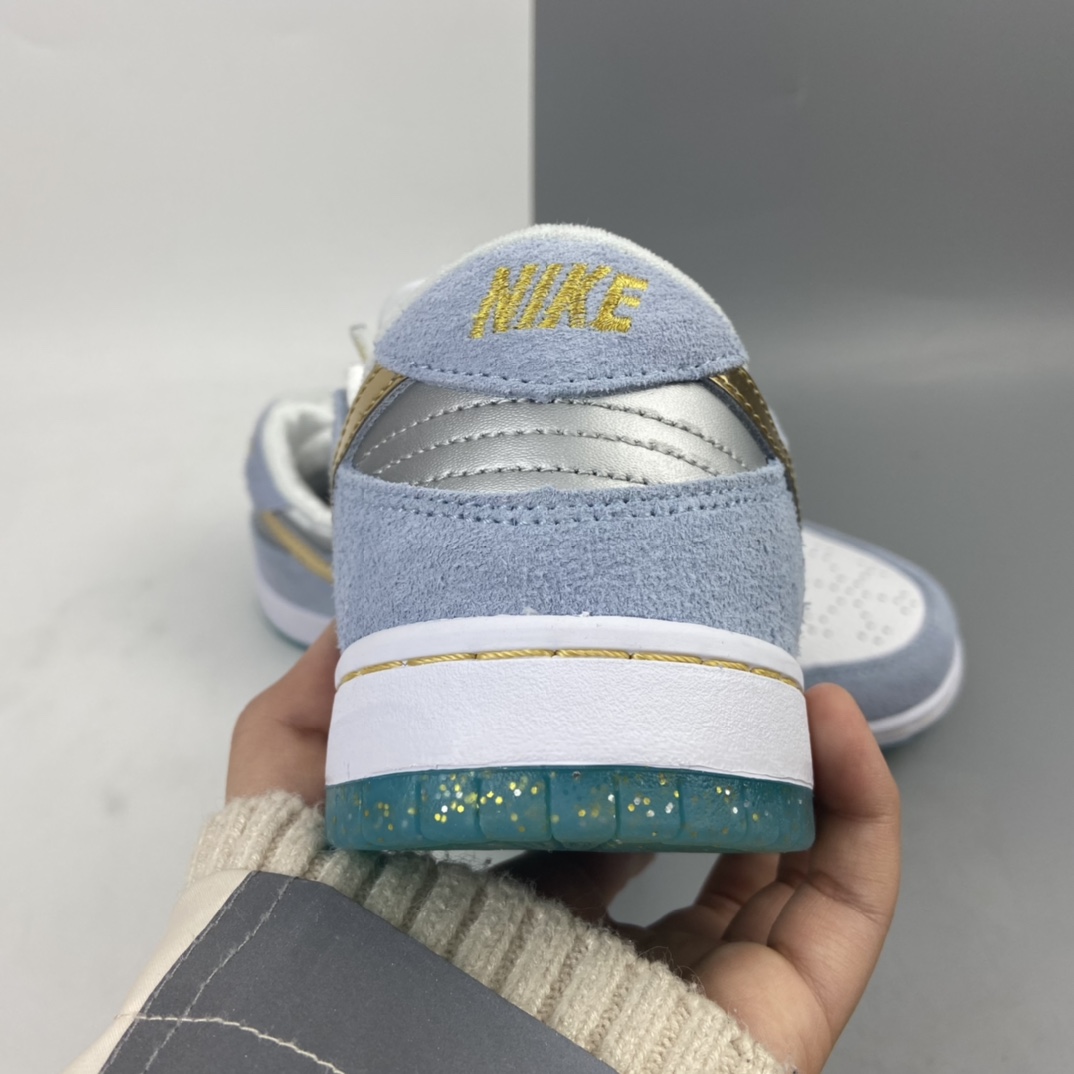 220 Sean Cliver x Nike SB Dunk Low Pro”White/Psychic Blue-Metallic Gold” 雾霾蓝白金钩水晶底 扣篮系列低帮休闲运动滑板板鞋 DC9936-100