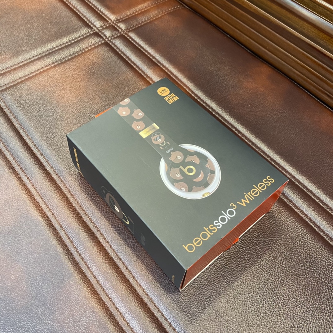 本地放店💰65
Beats Solo3 布朗熊限定头戴式耳机
颜值非常高 个人感觉完爆所有款…
看上它的第一眼可能就是颜值了 精致 小而美
和市面其他几十块的通货真的差距太多了
完全脱离了线的束缚 带上它安静听首老歌 感觉太爽了!!
功能非常强悍 搭配原生的芯片
开机自带苹果系统弹窗开机动画 二次自动连接
大家放心入手 功能音质非常非常好
左右键=切歌 长按左右键=调节音量
双击中间键=接听挂断电话 支持收音机电台模式!