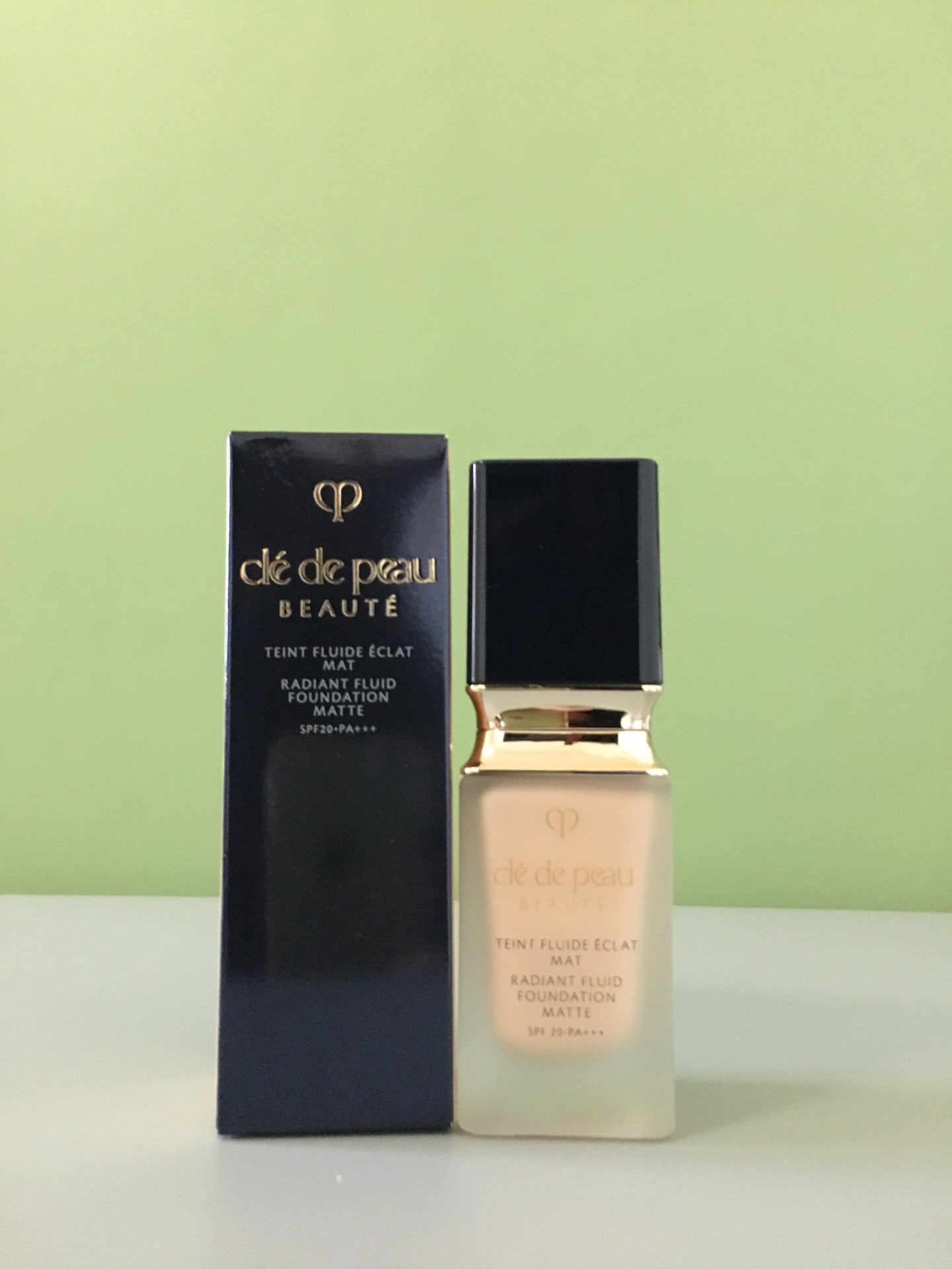 Clé de Peau Beauté Radiant Fluid Foundation Matte SPF20 - Long-Lasting Finish 2 i1614313132 7276 0