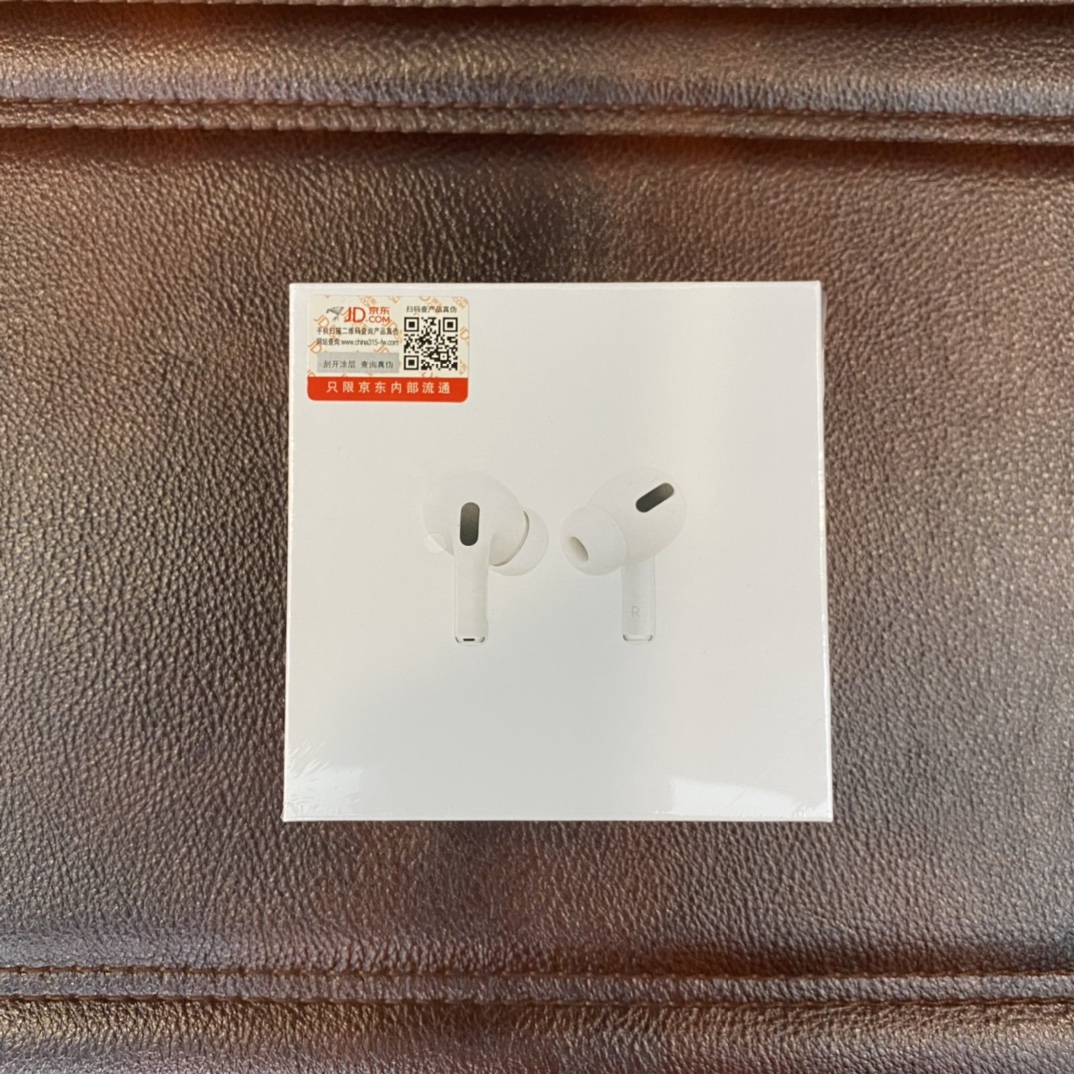 终端让利💰150 市面卖170版本
苹果AirPods Pro 三代京东正版‼️
五码合一 本机可查序列号 里外一致序列号
京东正版 小票防伪码全部可查
原装57g外壳 带灯罩 真实光感 带通通降噪模式
原装金属弹簧荷叶 金属充电口
1.7石墨钛喇叭 三真电量不跳电 共享音频
专柜原封包装 配套四个原装硅胶替换耳塞
配送苹果无线充 保护壳 全套京东小票
外观不磨损 支持退换 保修三个月