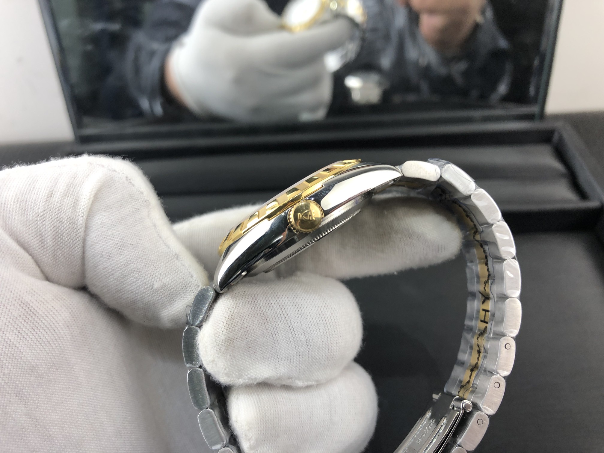 Tudor 皇家 帝舵间金男表