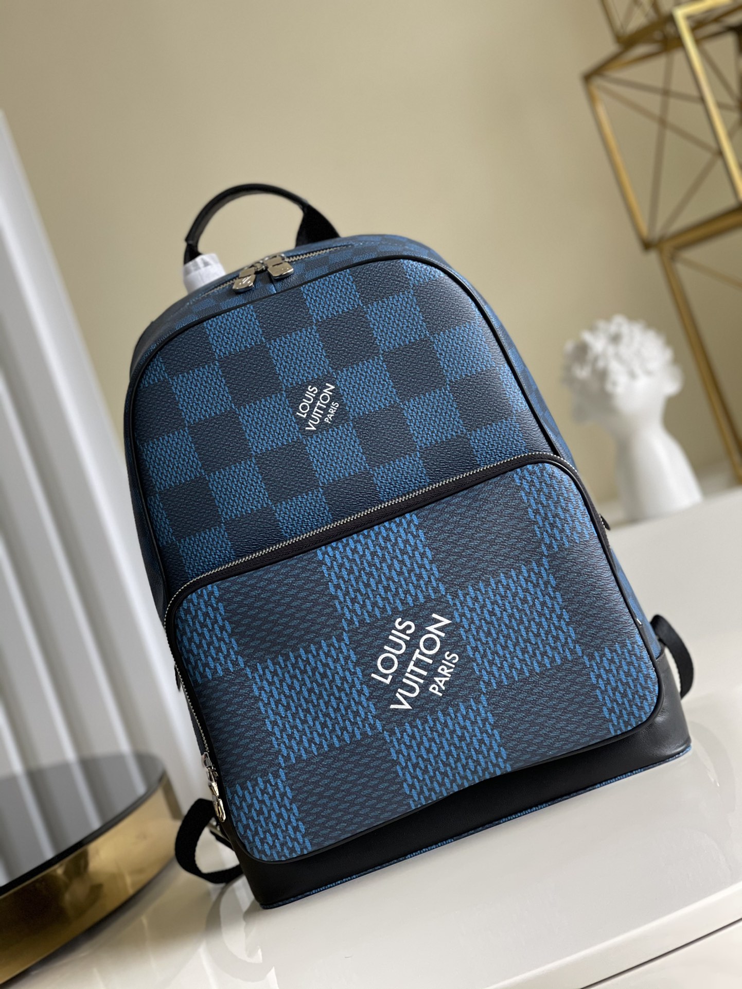 NO:396680,[Exclusive real photo N50008] This Campus backpack presents Damier plaid with flexible coated canvas, releasing the attention of contemporary style. Zippered compartment creates plenty of space, handles and adjustable leather shoulder straps achieve multiple ways of carrying, and expresses the spirit with elegant techniques. Size 30 x 39 x 13cm m.770, LV [original leather], louis vuitton19860909【独家实拍N50008】本款 Campus 双肩包以柔韧涂层帆布呈现尺寸各异的 Damier 格纹,释放瞩目当代格调.拉链隔层构筑充裕空间,手柄和可调节皮革肩带实现多种背携方式,以雅致手法宣示精神.尺寸30 x 39 x 13cm m.770,LV【原厂皮】,louis vuitton,Bag