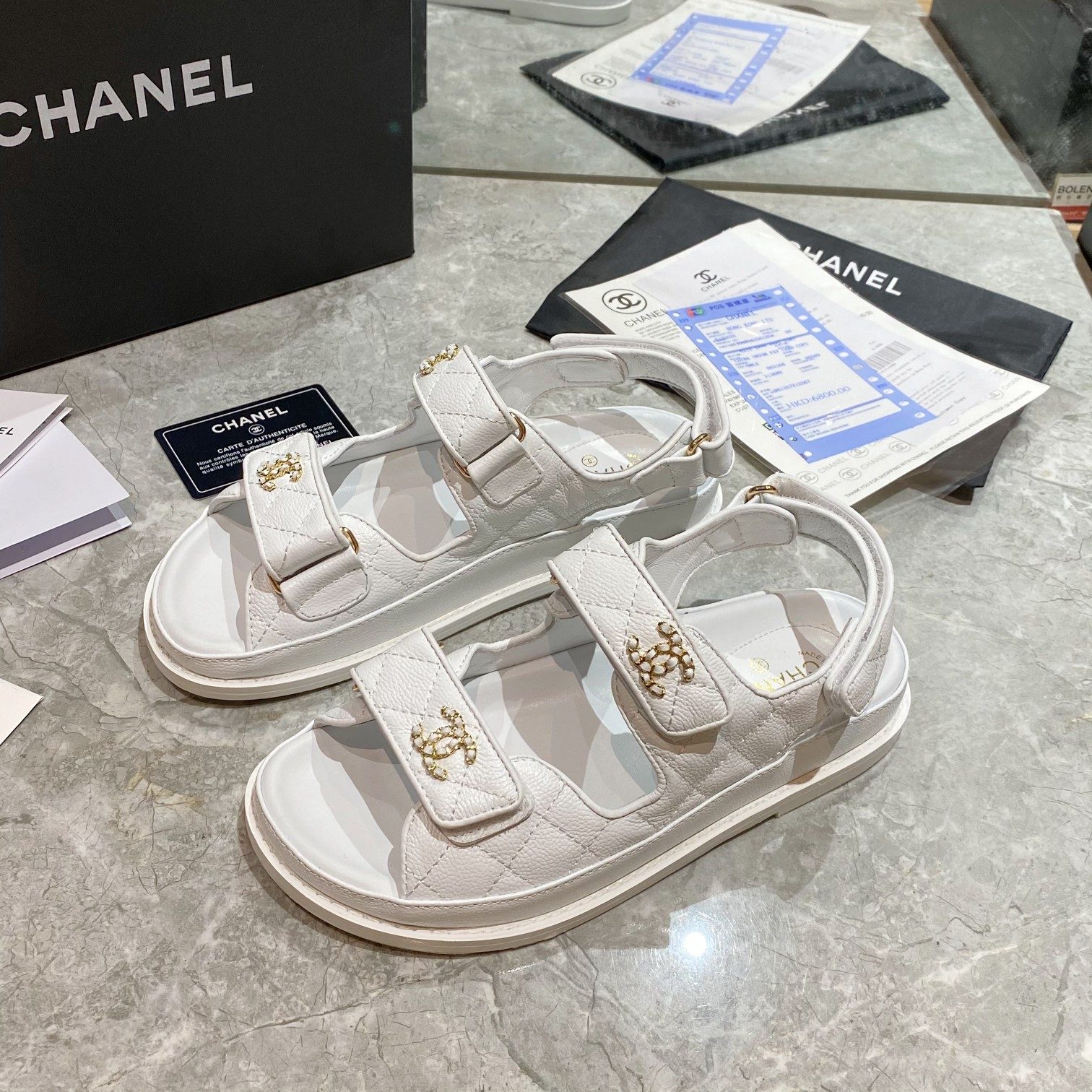 Chanel 专柜款经典鞋履 2