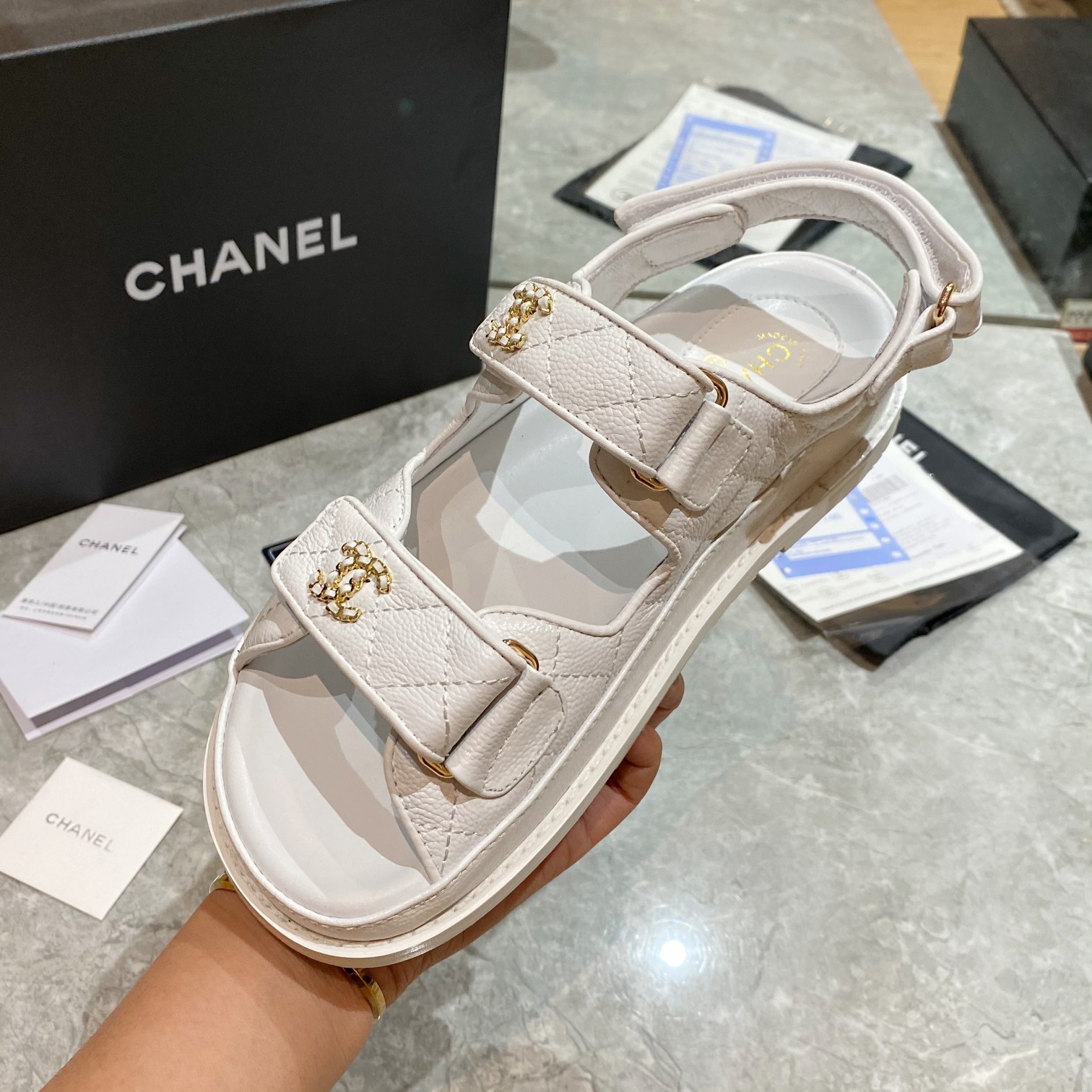 Chanel 专柜款经典鞋履 3