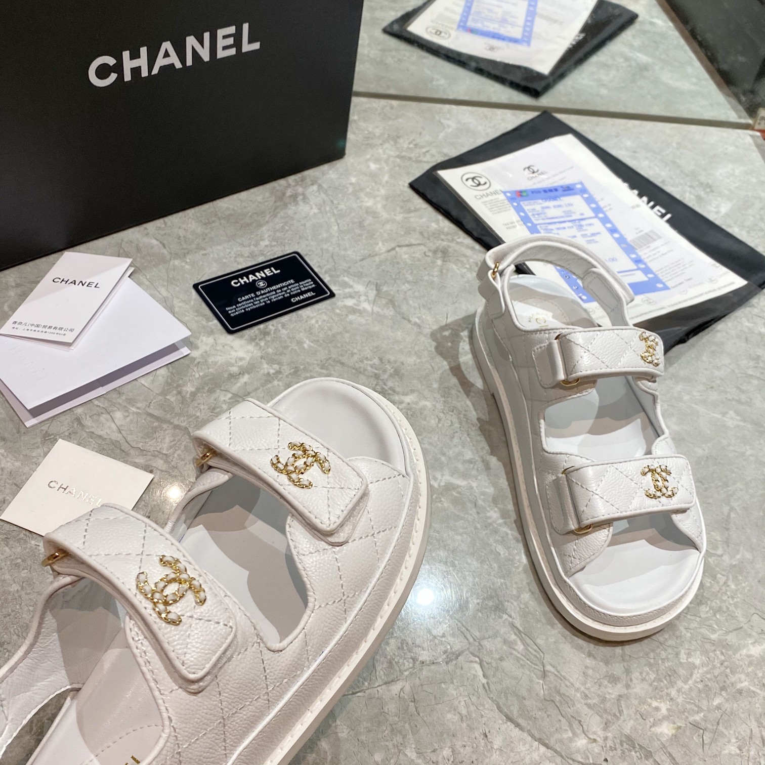 Chanel 专柜款经典鞋履 4