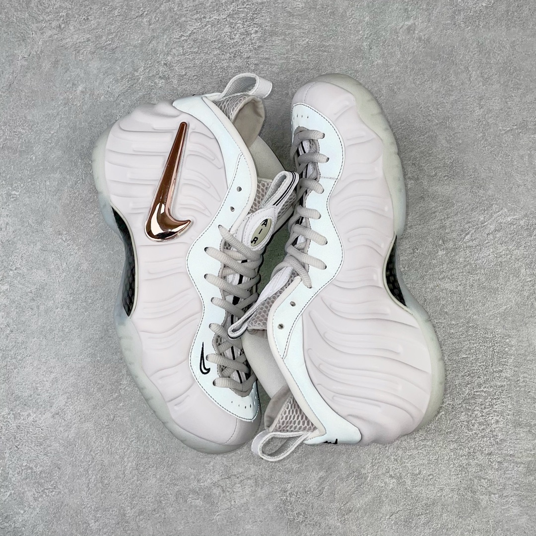 图片[3]-💰510 NK Air Foamposite One 换勾泡 莞产原底面 公司渠道同模具 鞋型发泡360度无死角 双层Zoom气垫植入 中底完美注胶 搭载原厂碳纤维材质 诞生于1997年的NK Air Foamposite系列可以说是整个球鞋历史上最为经典的系列之一 也就是我们常说的“喷”和“泡” 其中“喷”由Foamposite One代言人Penny的英文音译而来 而“泡”则来源于另一款鞋型 Foamposite Pro中\”pro\”的音译 在诞生初期 由于高昂的造价以及超前的外形 Foamposite系列的反对者不在少数 甚至有人认为这款鞋会毁掉整个球鞋行业 但事实证明这双灵感来自于甲虫 自带“黑科技”鞋面以及双层Zoom+大块碳板的太空球鞋不仅受到了大众的接受与追捧 并且成功的影响了篮球鞋的发展 SIZE：38.5 39 40 40.5 41 42 42.5 43 44 44.5 45 46 编码：by5936080-运动鞋