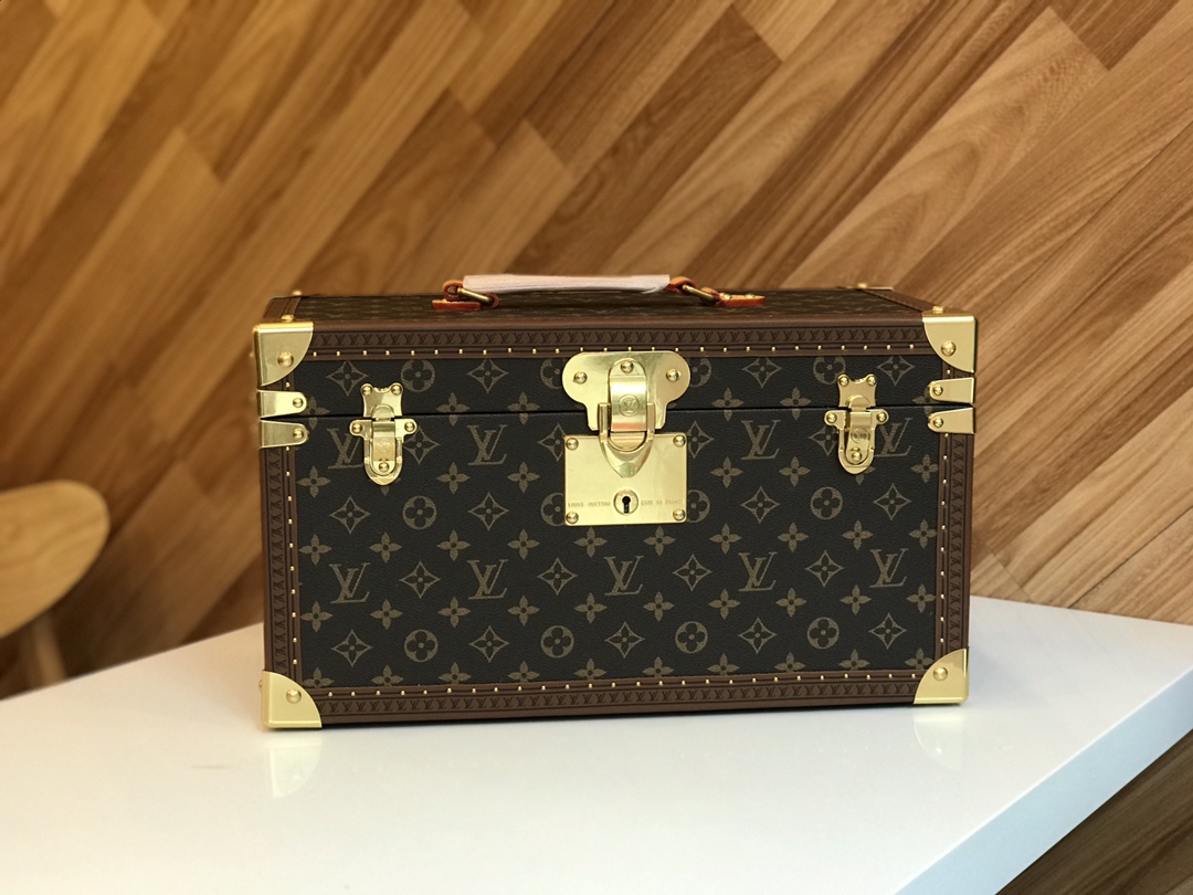 Louis Vuitton Cosmetic Bags Gold Monogram Canvas Cowhide