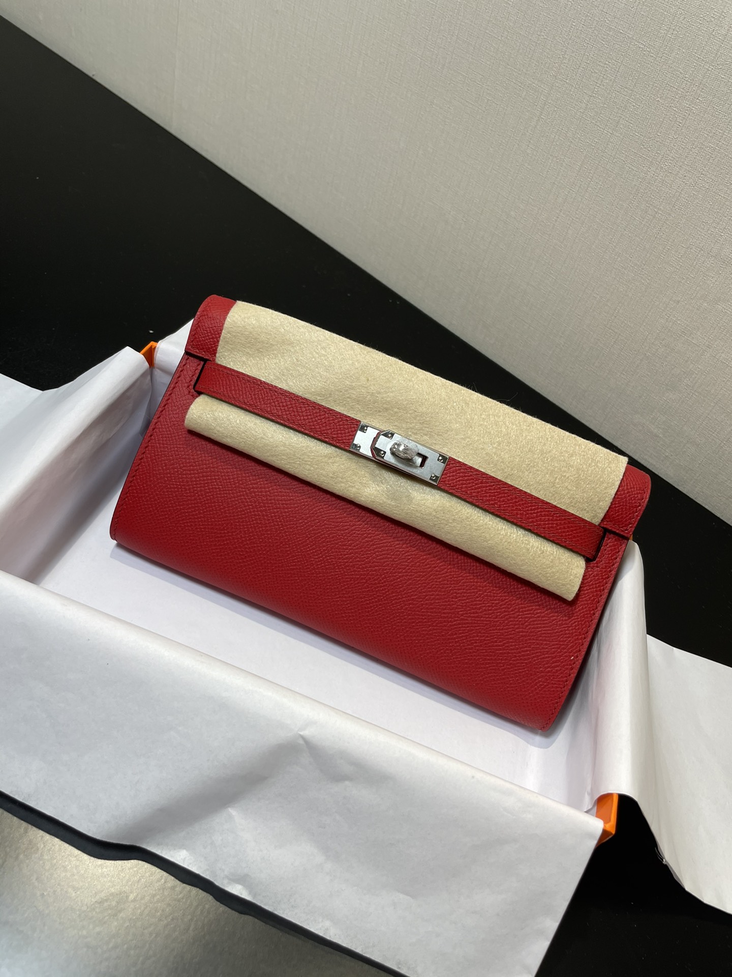 NO:699611,Half-hand ready stock Kelly WOC's best-selling model, everyone must pay for it, practical, multi-purpose, detailed picture, bright red color, synchronized with wax thread sewing at the counter A-grade ESOM leather [ready stock] (dimensions length 20.5 x width 11 x thickness 2 cm)  Kelly crossbody bag, with shoulder strap, 4 card slots, 2 bill pockets, 1 central zipper coin purse, perfect with a small card holder, Hermes, hermes, wallets, satchels, crossbody bags, Hermes,19860909半手现货 Kelly woc热销款,每个人必收款,实用,多用处,细节图 颜色大红,同步专柜蜡线缝制 A级ESOM皮【现货】（尺寸长20.5 x 宽11x 厚2厘米） 凯丽斜挎包,有肩带,4个卡槽,2个钞票口袋,1个中央拉链零钱包,配上小卡包再佳,爱马仕,hermes,wallets,satchels,crossbody bags,Hermes,,Bag