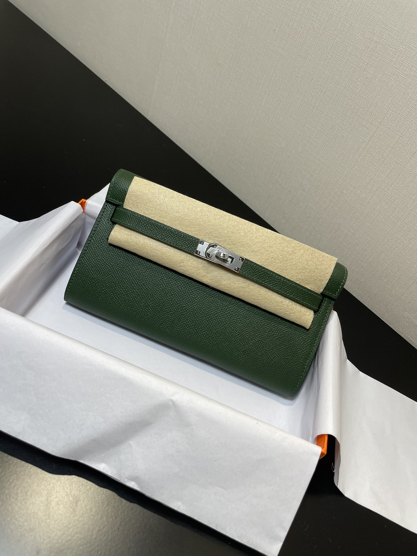 Hermès Kelly woc best-selling model, everyone must pay for it, practical, multi-purpose, detailed picture Color British green, leather epsom [Rea
