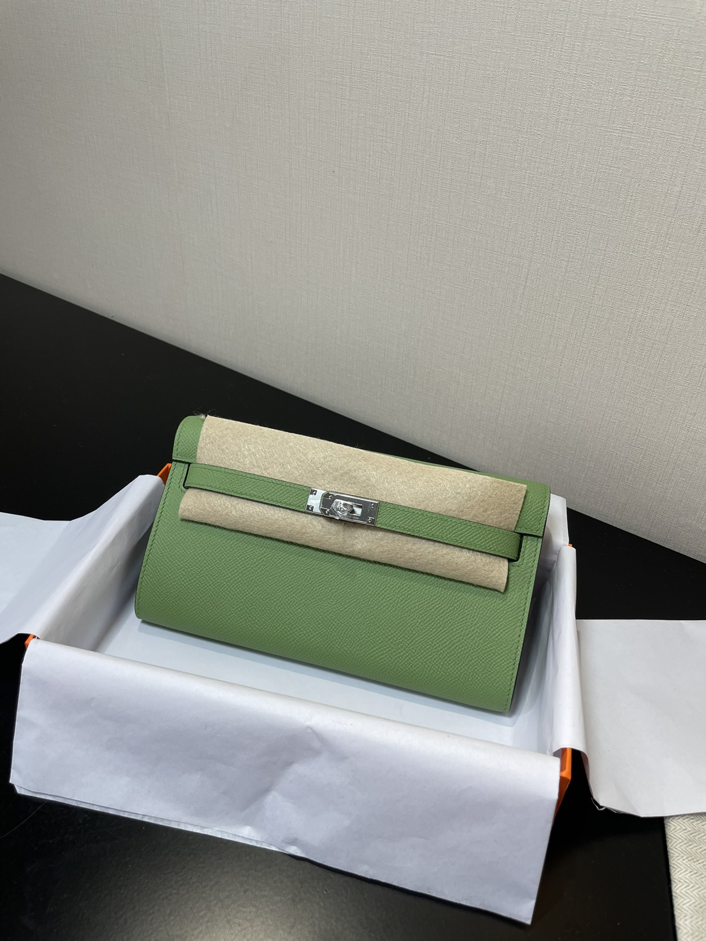 Hermès Kelly woc best-selling model, everyone must pay for it, practical, multi-purpose, detailed picture Color avocado green, leather epsom [Rea