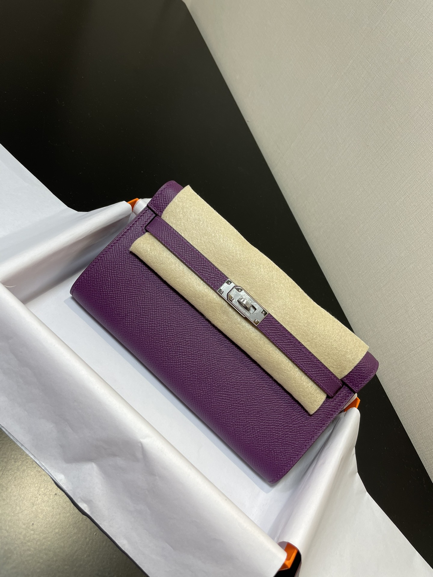 NO:699613,Half-hand ready stock Kelly woc's best-selling model, everyone must pay for it, practical, multi-purpose, detailed picture, color sea anemone purple, synchronized counter wax thread sewing A-grade ESOM leather [ready stock] (dimensions length 20.5 x width 11 x thickness 2 cm)  Kelly crossbody bag, with shoulder strap, 4 card slots, 2 bill pockets, 1 central zipper coin purse, perfect with a small card holder, Hermes, hermes, wallets, satchels, crossbody bags, Hermes,19860909半手现货 Kelly woc热销款,每个人必收款,实用,多用处,细节图 颜色海葵紫,同步专柜蜡线缝制 A级ESOM皮【现货】（尺寸长20.5 x 宽11x 厚2厘米） 凯丽斜挎包,有肩带,4个卡槽,2个钞票口袋,1个中央拉链零钱包,配上小卡包再佳,爱马仕,hermes,wallets,satchels,crossbody bags,Hermes,,Bag