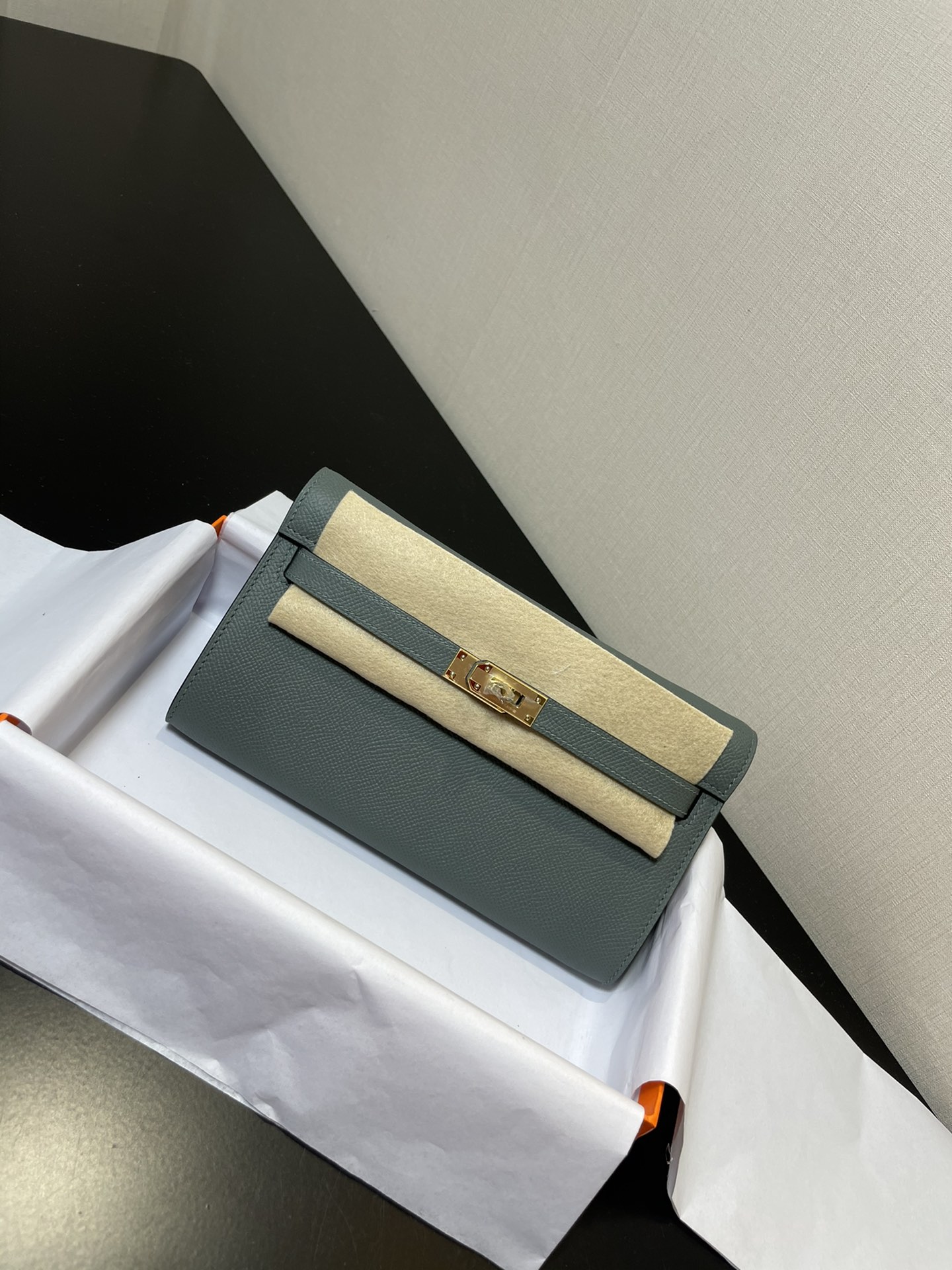 Hermès Kelly woc best-selling model, everyone must pay for it, practical, multi-purpose, detailed picture Color almond green, leather epsom [Read