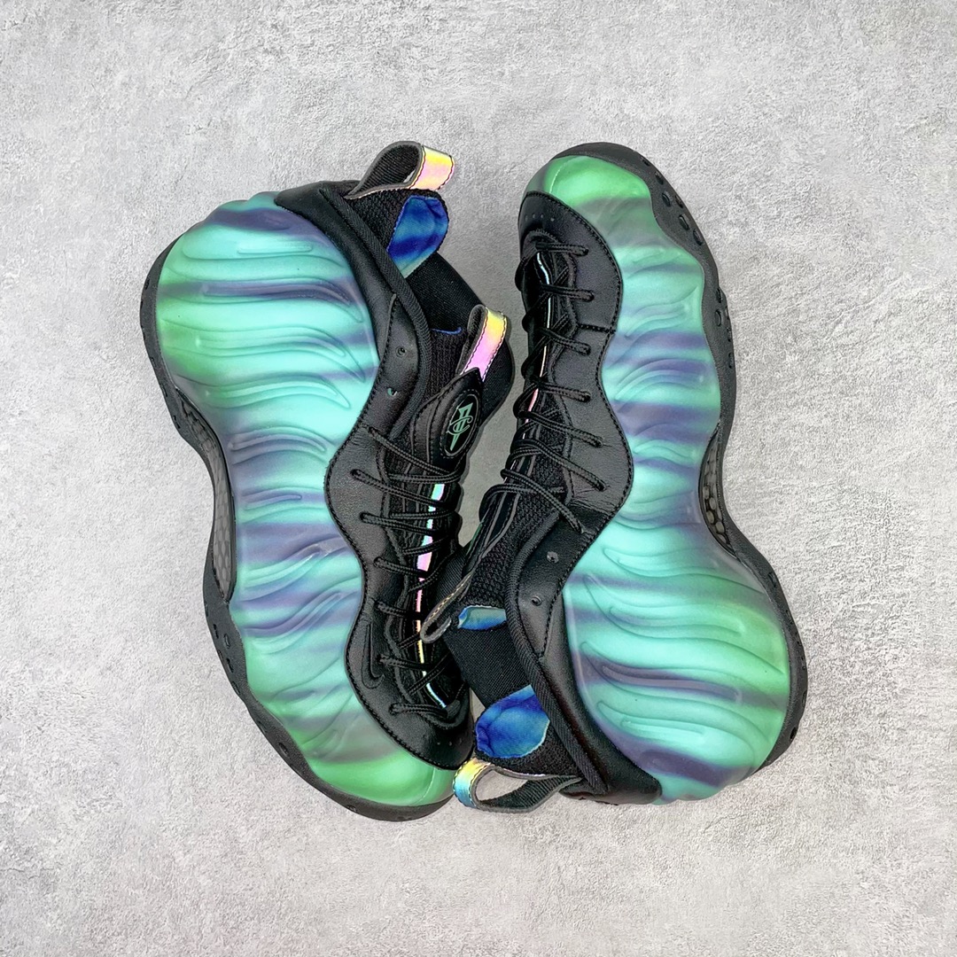 图片[3]-💰440 NK Air Foamposite One 极光喷 莞产原底面 公司渠道同模具 鞋型发泡360度无死角 双层Zoom气垫植入 中底完美注胶 搭载原厂碳纤维材质 诞生于1997年的NK Air Foamposite系列可以说是整个球鞋历史上最为经典的系列之一 也就是我们常说的“喷”和“泡” 其中“喷”由Foamposite One代言人Penny的英文音译而来 而“泡”则来源于另一款鞋型 Foamposite Pro中\”pro\”的音译 在诞生初期 由于高昂的造价以及超前的外形 Foamposite系列的反对者不在少数 甚至有人认为这款鞋会毁掉整个球鞋行业 但事实证明这双灵感来自于甲虫 自带“黑科技”鞋面以及双层Zoom+大块碳板的太空球鞋不仅受到了大众的接受与追捧 并且成功的影响了篮球鞋的发展 SIZE：38.5 39 40 40.5 41 42 42.5 43 44 44.5 45 46 编码：by5936010-运动鞋