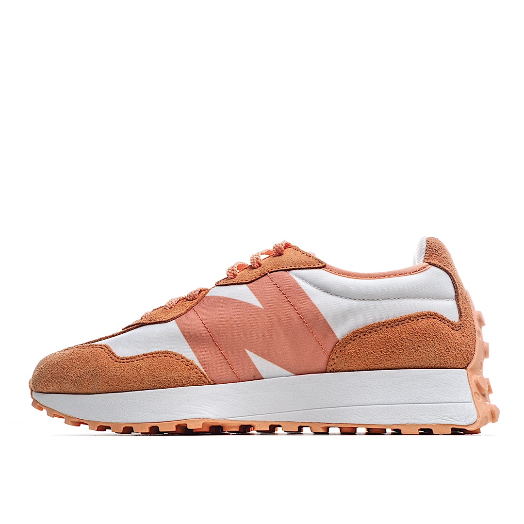 G5 New Balance 新百伦MS327系列复古休闲运动慢跑鞋 全新 New Balance 327系列，以更纯粹的复古风格设计打造的全新造型。侧身还以解构设计，将 N 字标志以做旧压花样式呈现，样式别具新意。而麂皮、冲孔皮革的塑造，则呈现出高级怀旧气质，也让鞋款在奢华时装风格与运动氛围之间达到了平衡。鞋身采用尼龙及皮质物料拼接构成中底高弹PU材质及满丁防滑橡胶外底