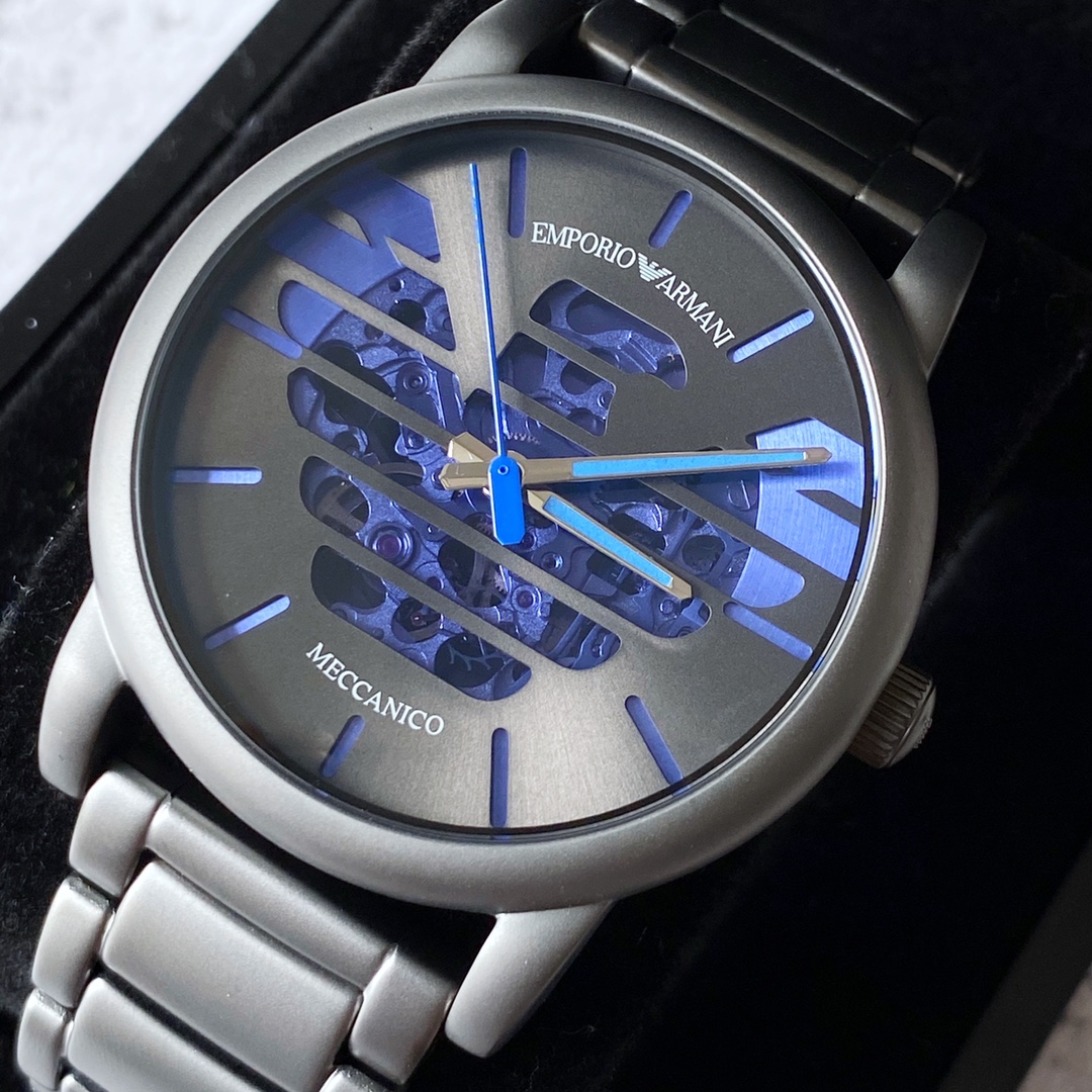 L0    阿玛尼 Armani AR60029磨砂黑镂空透视自动机械表 镂空透视窗，质感指针、利落线条大气跃然于手磨砂黑表盘搭配316钢带表链大气又美观 生活防水30米。