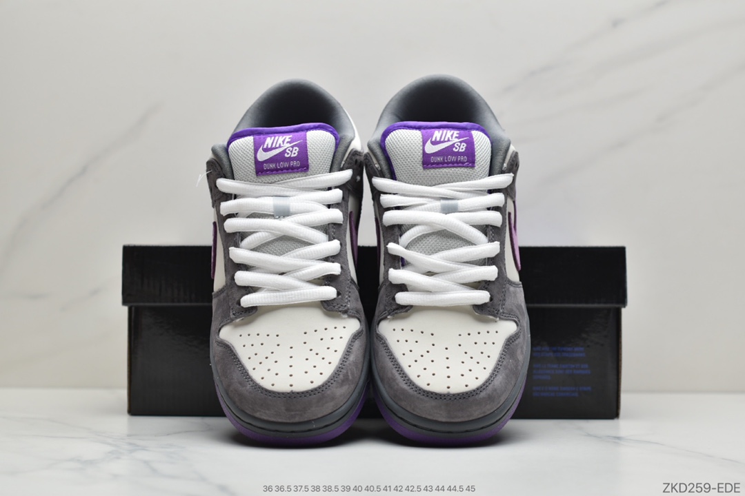 270  耐克NIKE Dunk Low Pro SB ”Purple Pigeon” 紫鸽子休闲运动滑板鞋 鞋面采用了鸽灰色麂皮搭配紫色swoosh以及大底，鞋垫还印有如同”Ash / Aqua Chalk”一样的James Arizumi特质方格图案全身麂皮质感  货号 304292-051 Size 36 36.5 37.5 38 38.5 39 40 40.5 41 42 42.5 43 44 44.5 45 ID：ZKD259-EDE