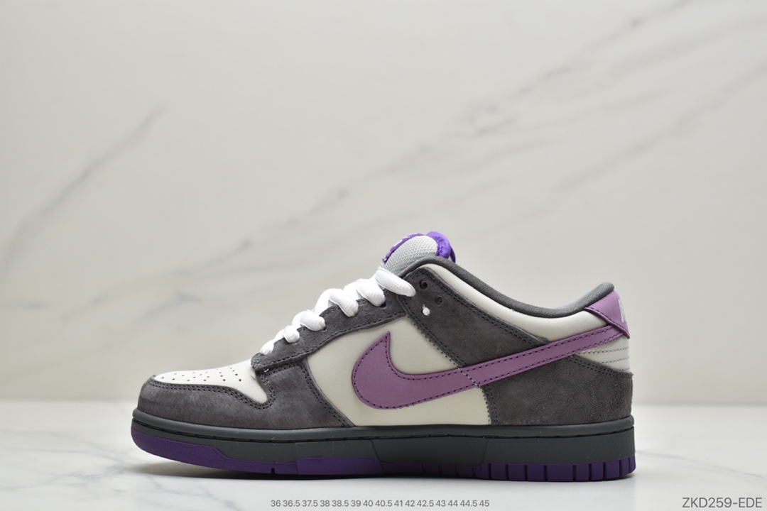 270  耐克NIKE Dunk Low Pro SB ”Purple Pigeon” 紫鸽子休闲运动滑板鞋 鞋面采用了鸽灰色麂皮搭配紫色swoosh以及大底，鞋垫还印有如同”Ash / Aqua Chalk”一样的James Arizumi特质方格图案全身麂皮质感  货号 304292-051 Size 36 36.5 37.5 38 38.5 39 40 40.5 41 42 42.5 43 44 44.5 45 ID：ZKD259-EDE