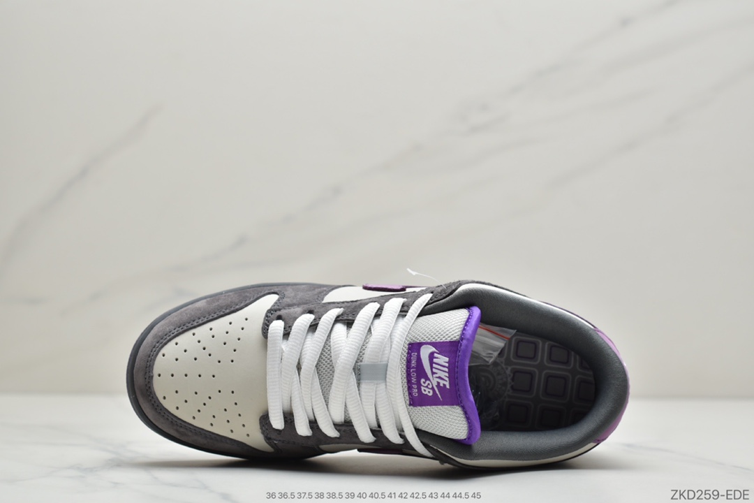 270  耐克NIKE Dunk Low Pro SB ”Purple Pigeon” 紫鸽子休闲运动滑板鞋 鞋面采用了鸽灰色麂皮搭配紫色swoosh以及大底，鞋垫还印有如同”Ash / Aqua Chalk”一样的James Arizumi特质方格图案全身麂皮质感  货号 304292-051 Size 36 36.5 37.5 38 38.5 39 40 40.5 41 42 42.5 43 44 44.5 45 ID：ZKD259-EDE